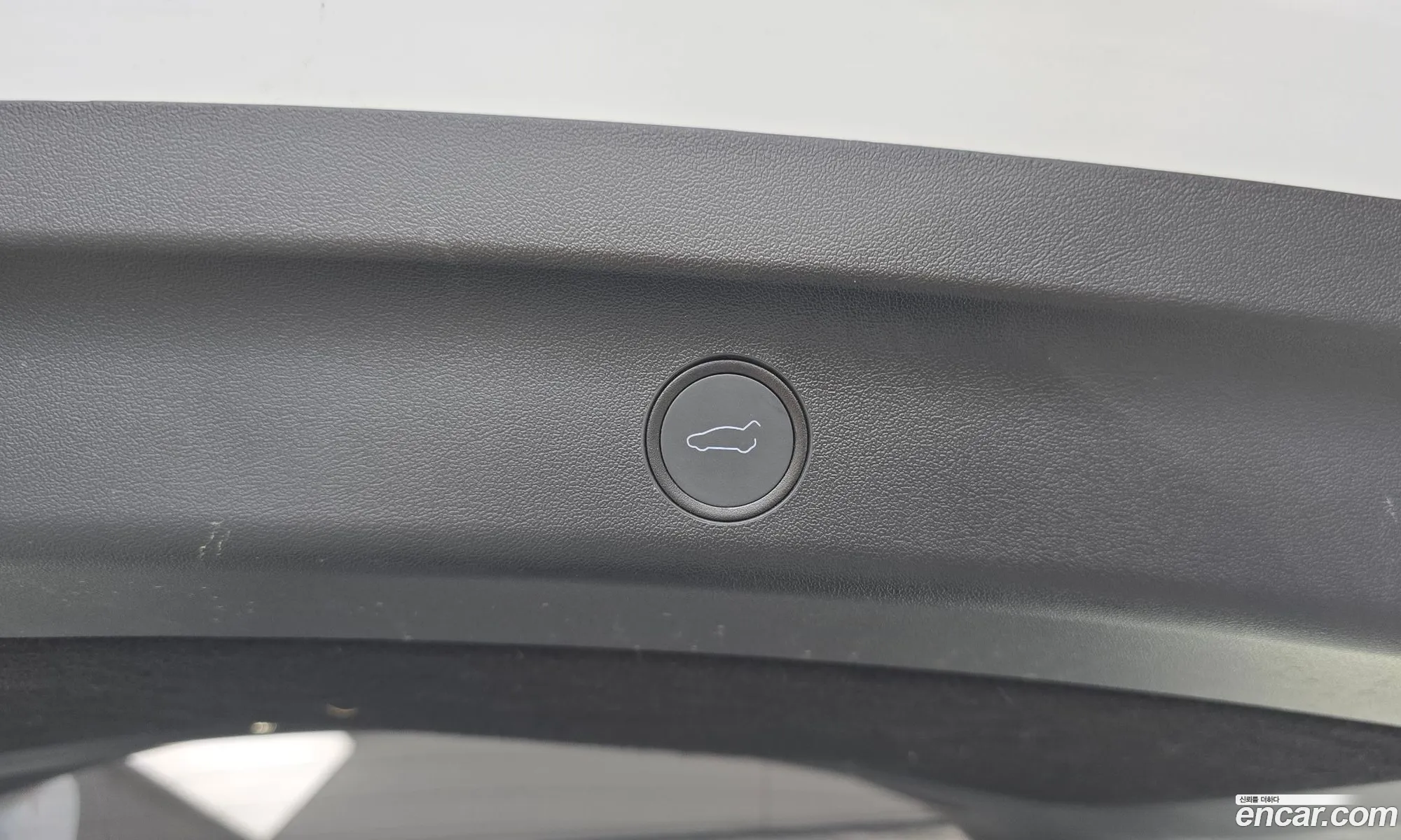 Tesla Model Y 2024 — 2