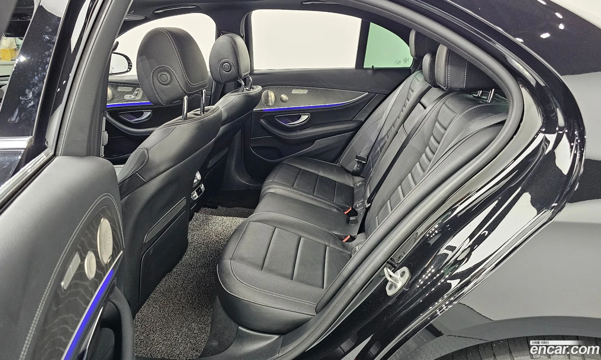 Mercedes-Benz E-Class W213 2022 — 12