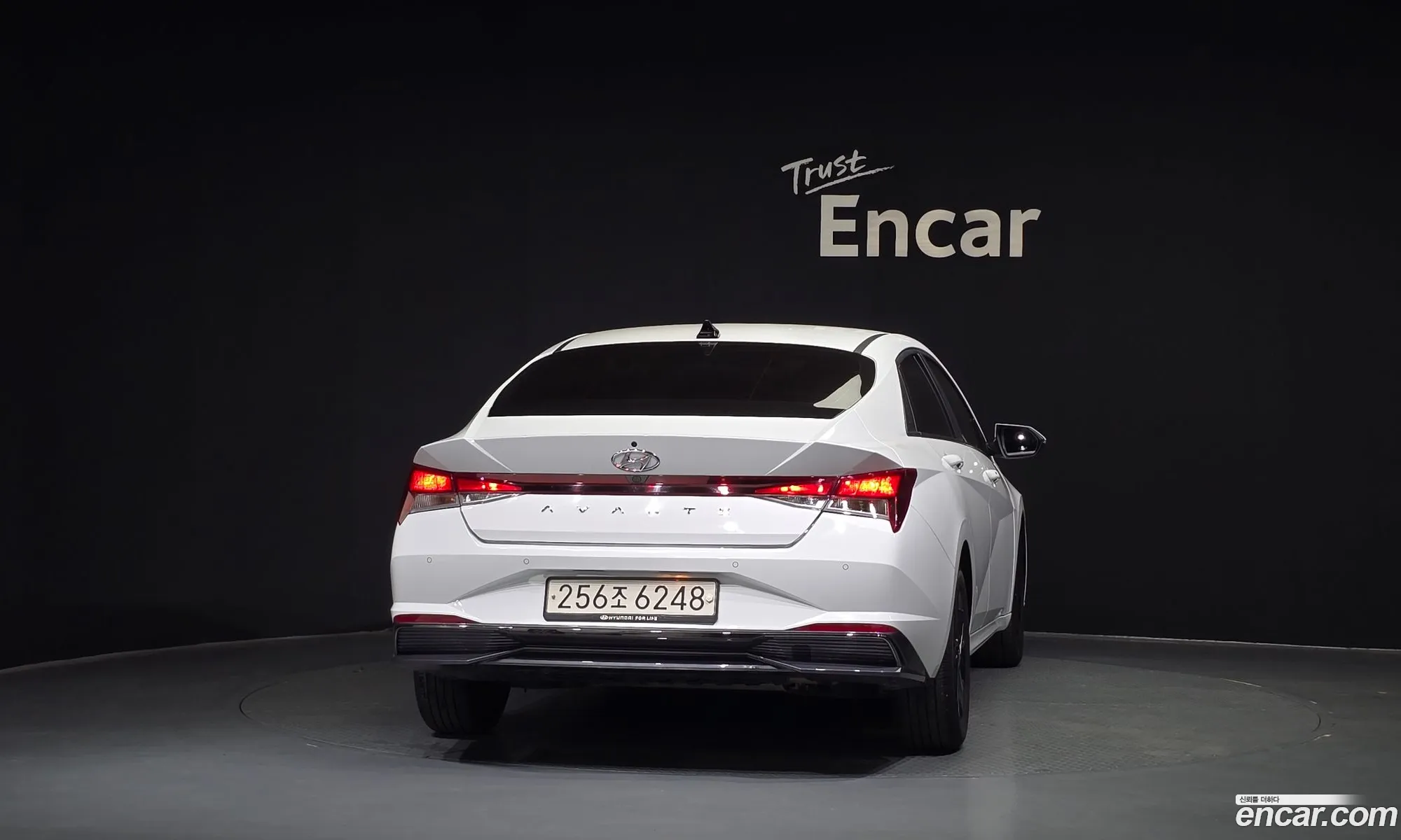Hyundai Elantra Hybrid 2022 — 2