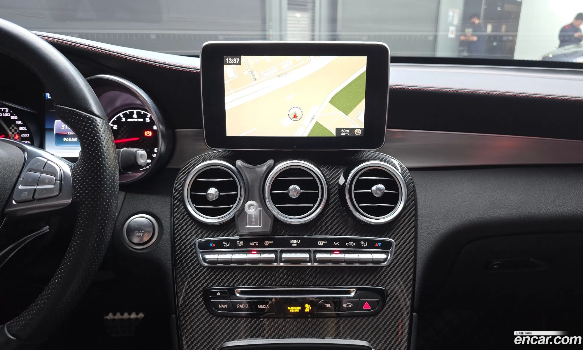 Mercedes-Benz GLC-Class X253 2018 — 32
