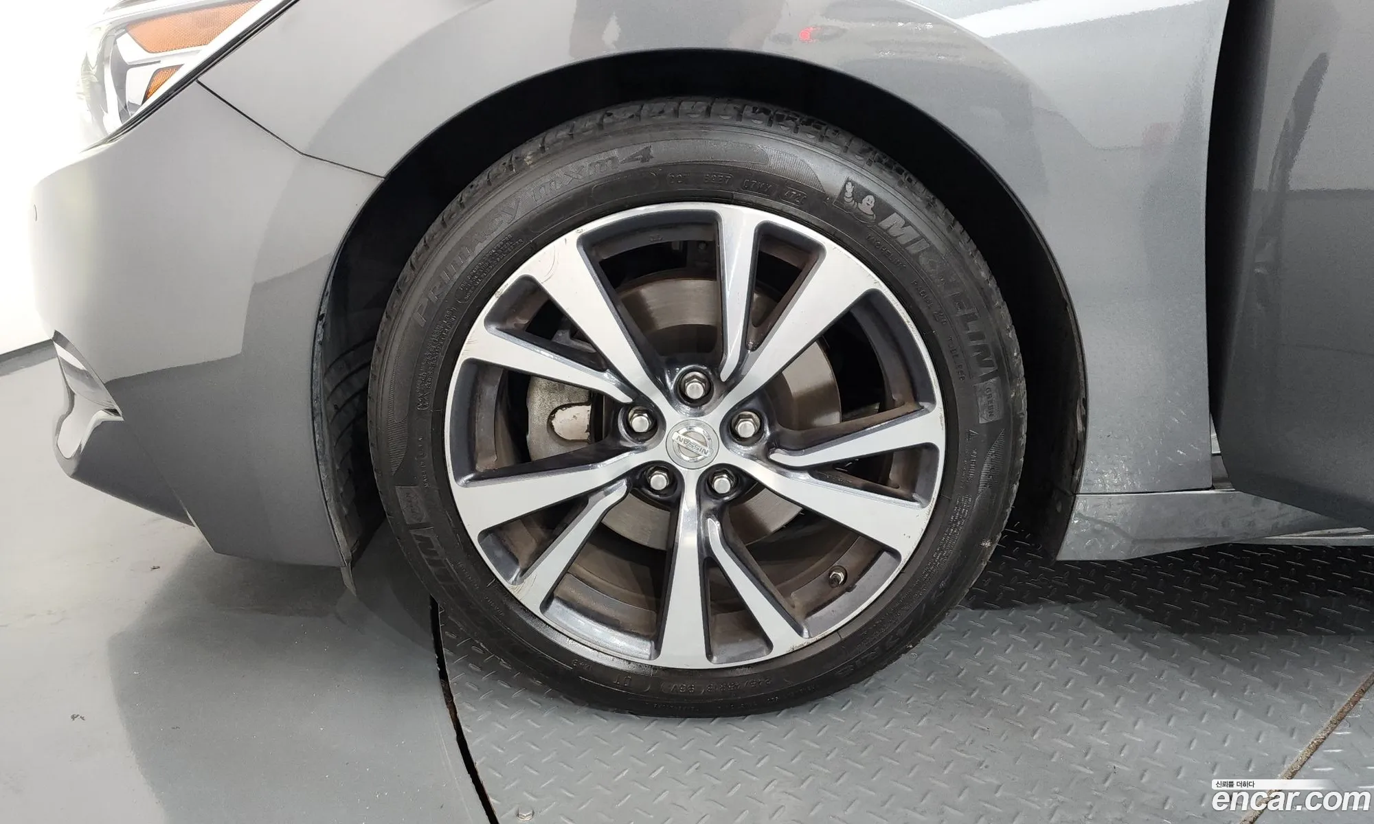 Nissan Maxima 2017 1N4AA6AP8HC417494 — 10