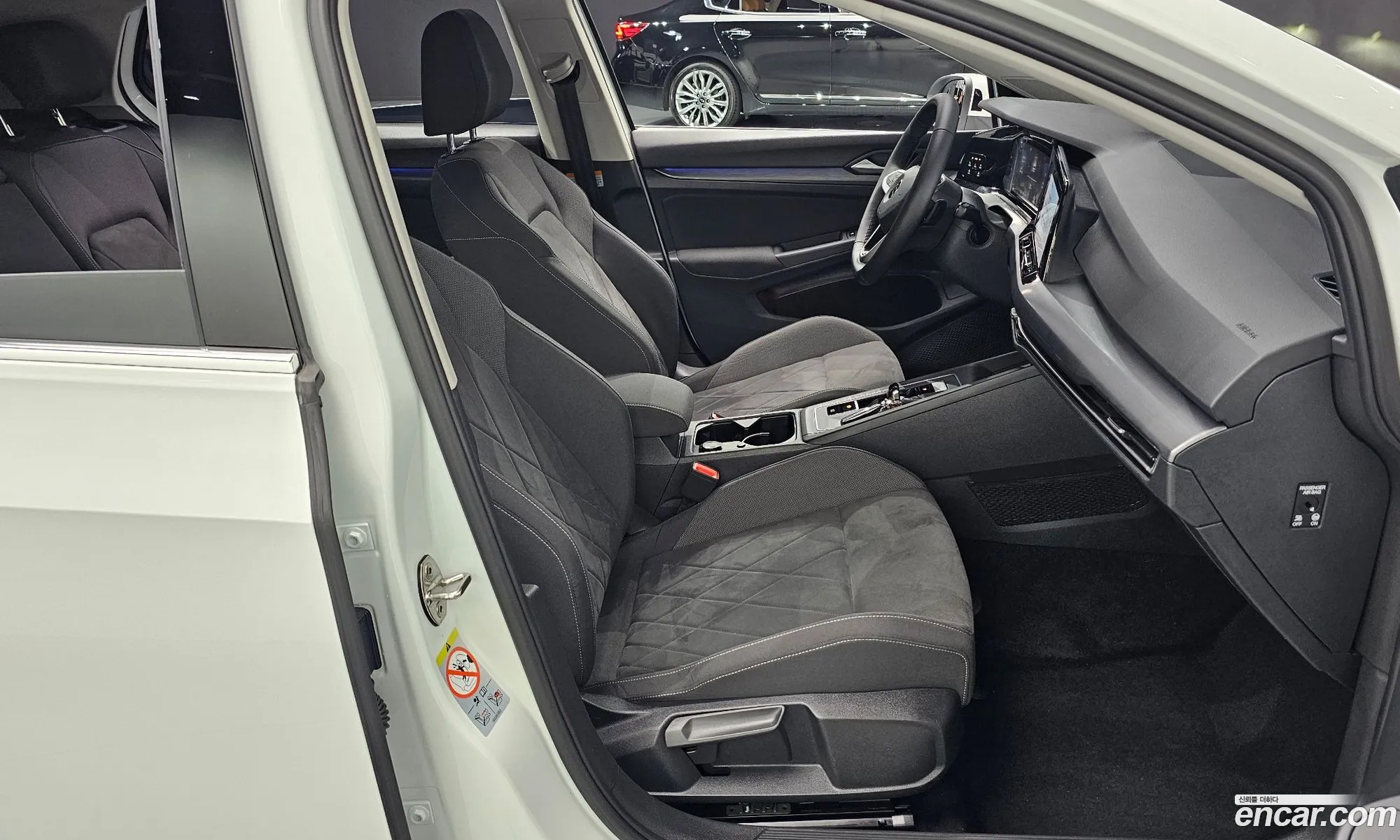 Volkswagen Golf 8th Gen 2022 — 15