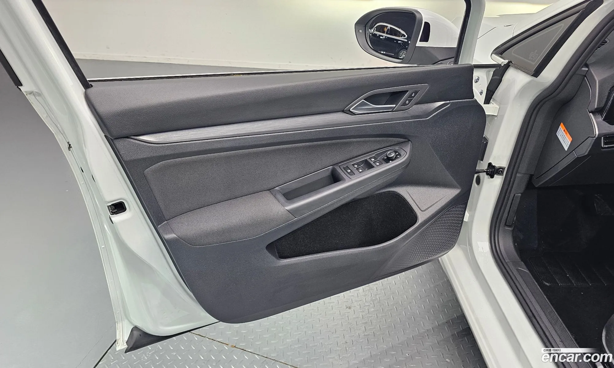 Volkswagen Golf 8th Gen 2022 — 14
