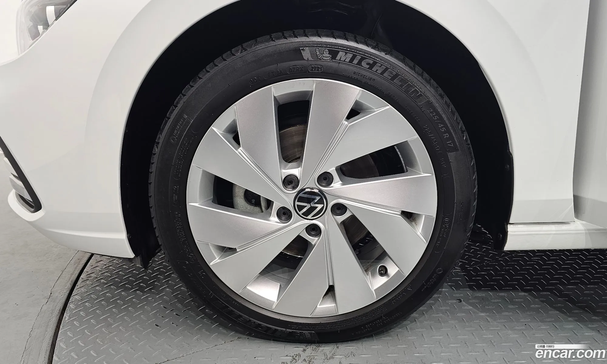 Volkswagen Golf 8th Gen 2022 — 28