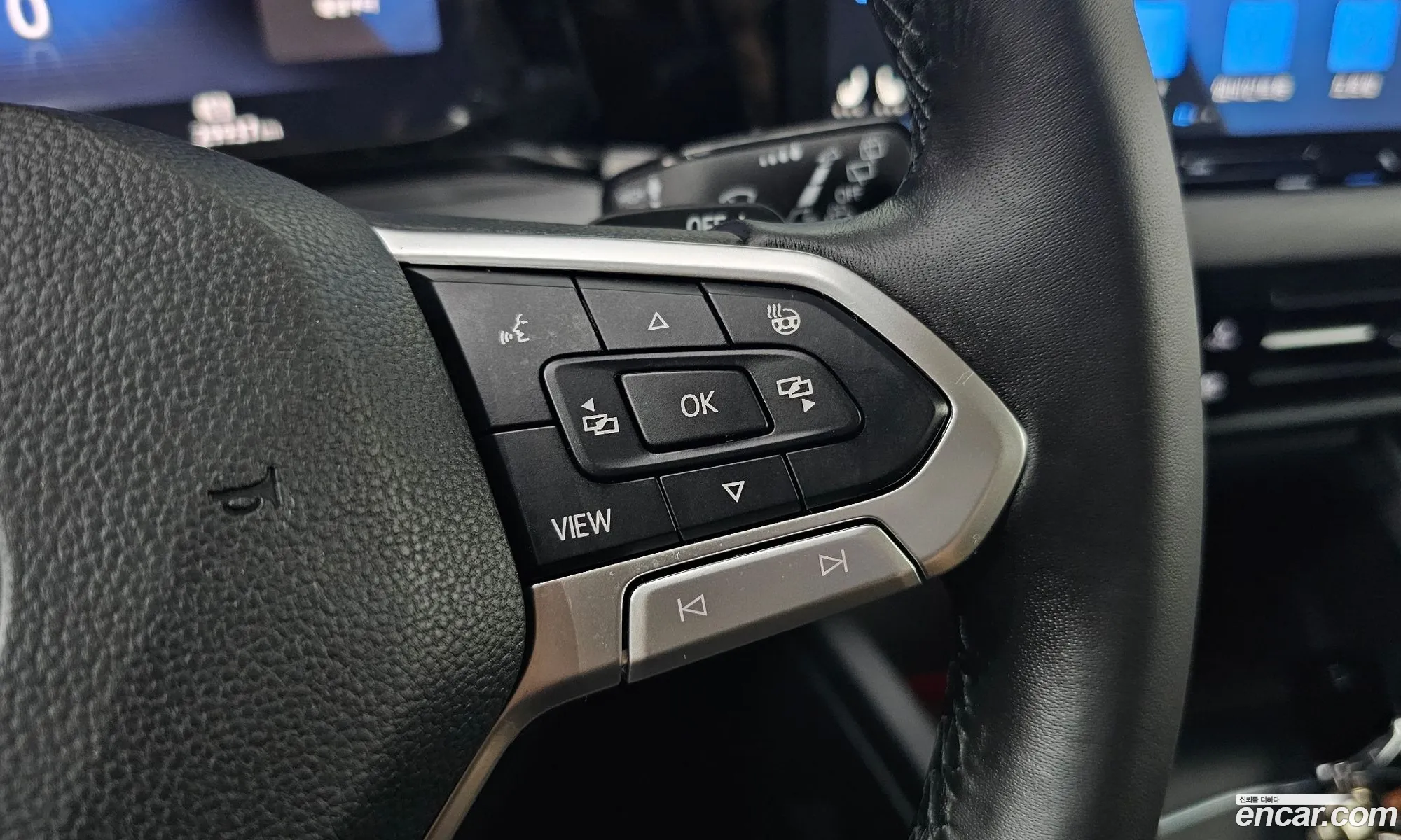 Volkswagen Golf 8th Gen 2022 — 7