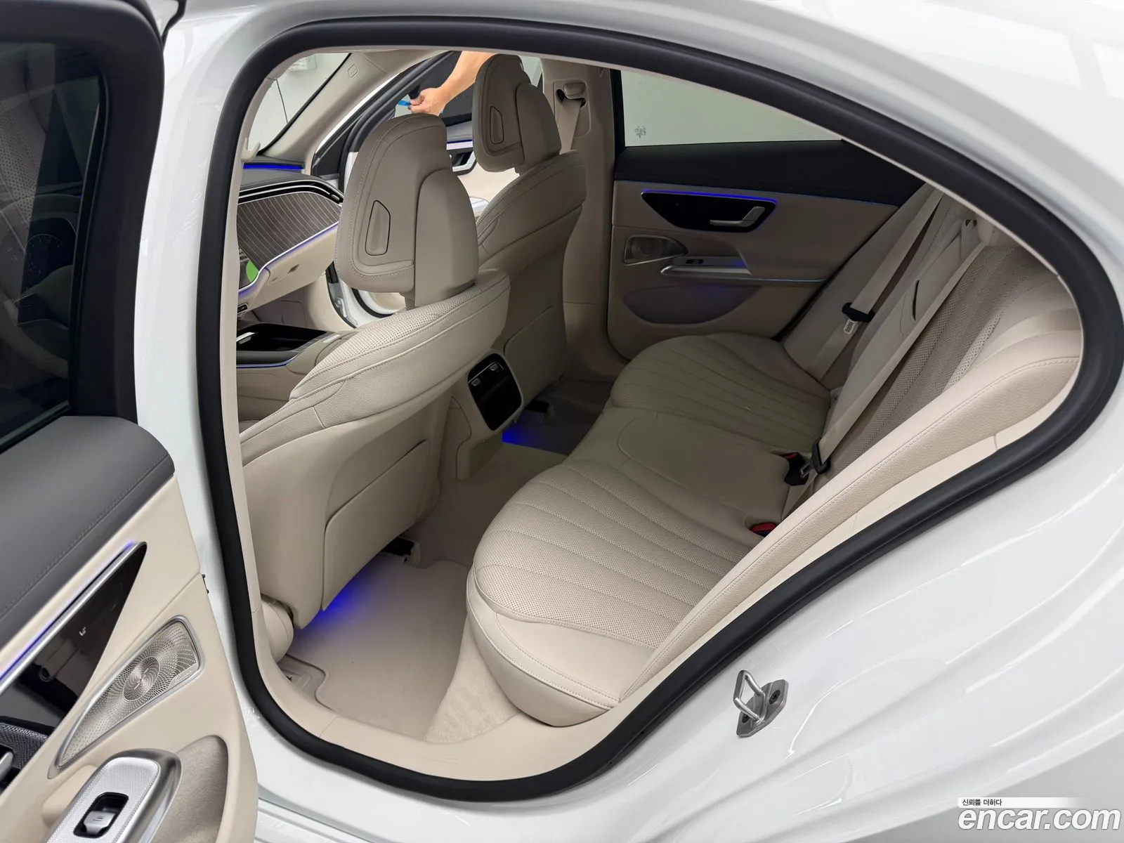 Mercedes-Benz E-Class W214 2026 — 14