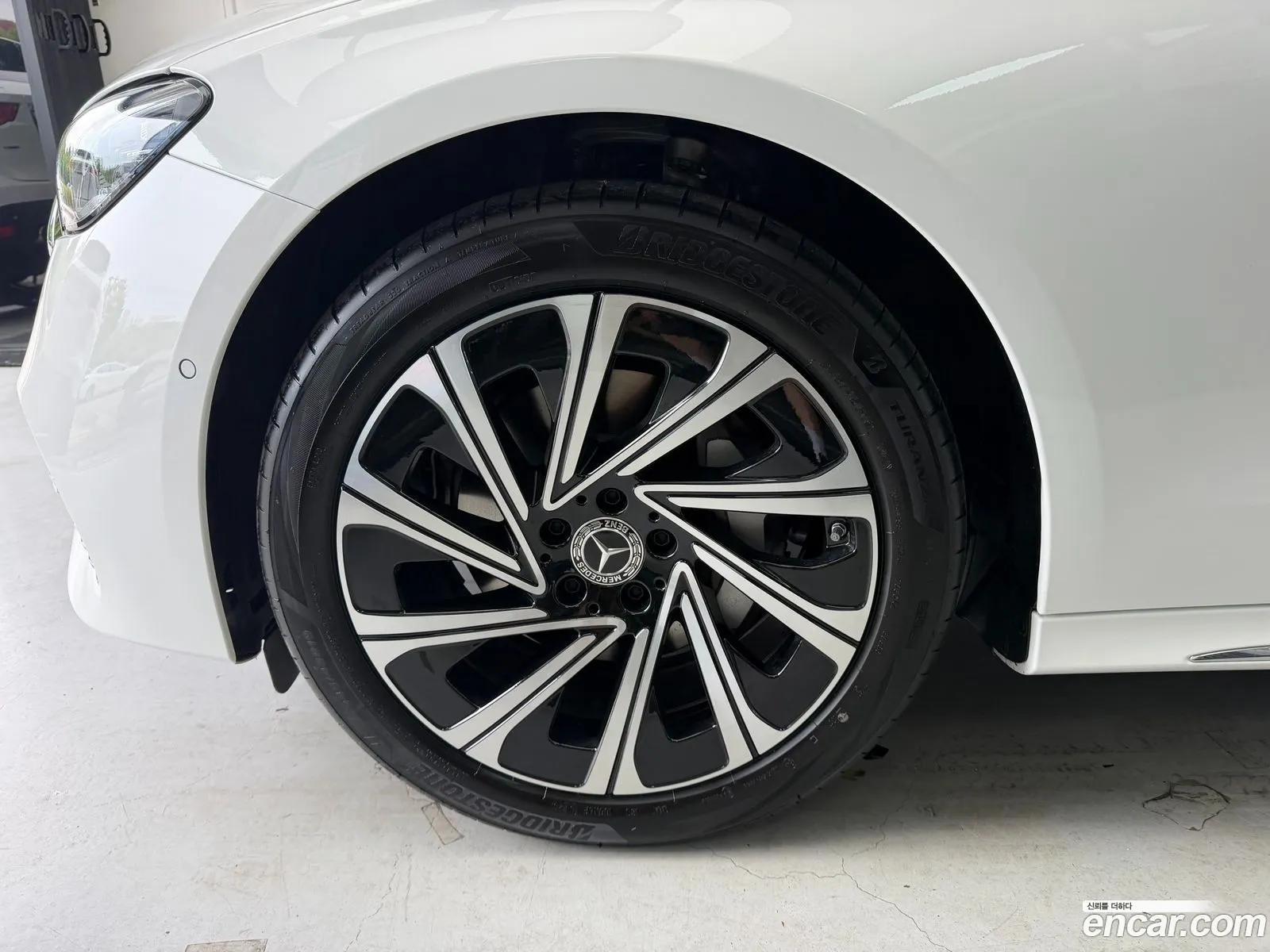 Mercedes-Benz E-Class W214 2026 — 19