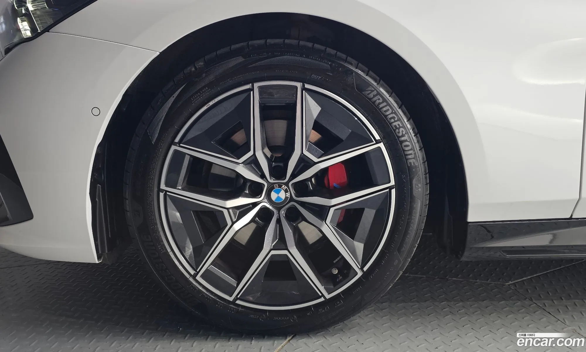 BMW 5 Series 2025 — 22