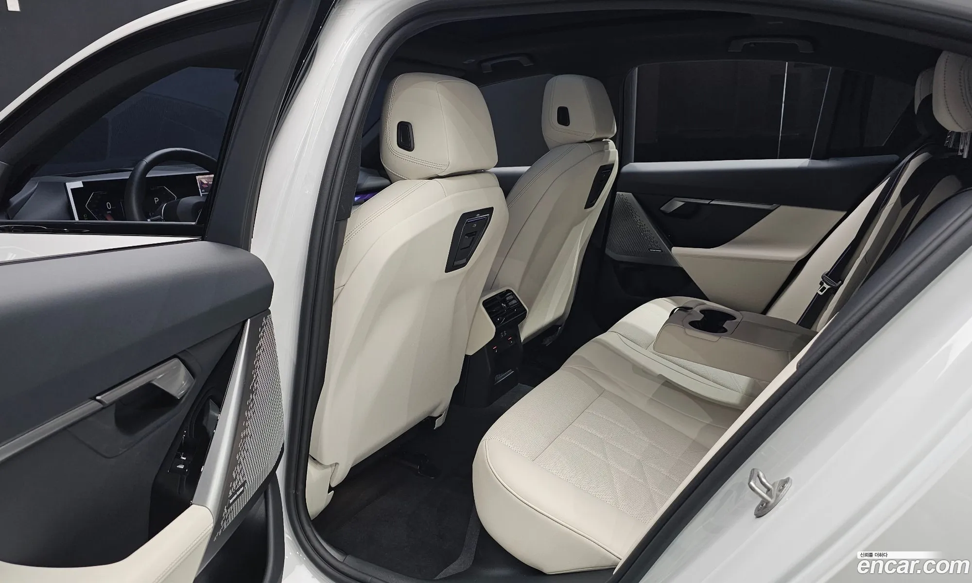BMW 5 Series 2025 — 35