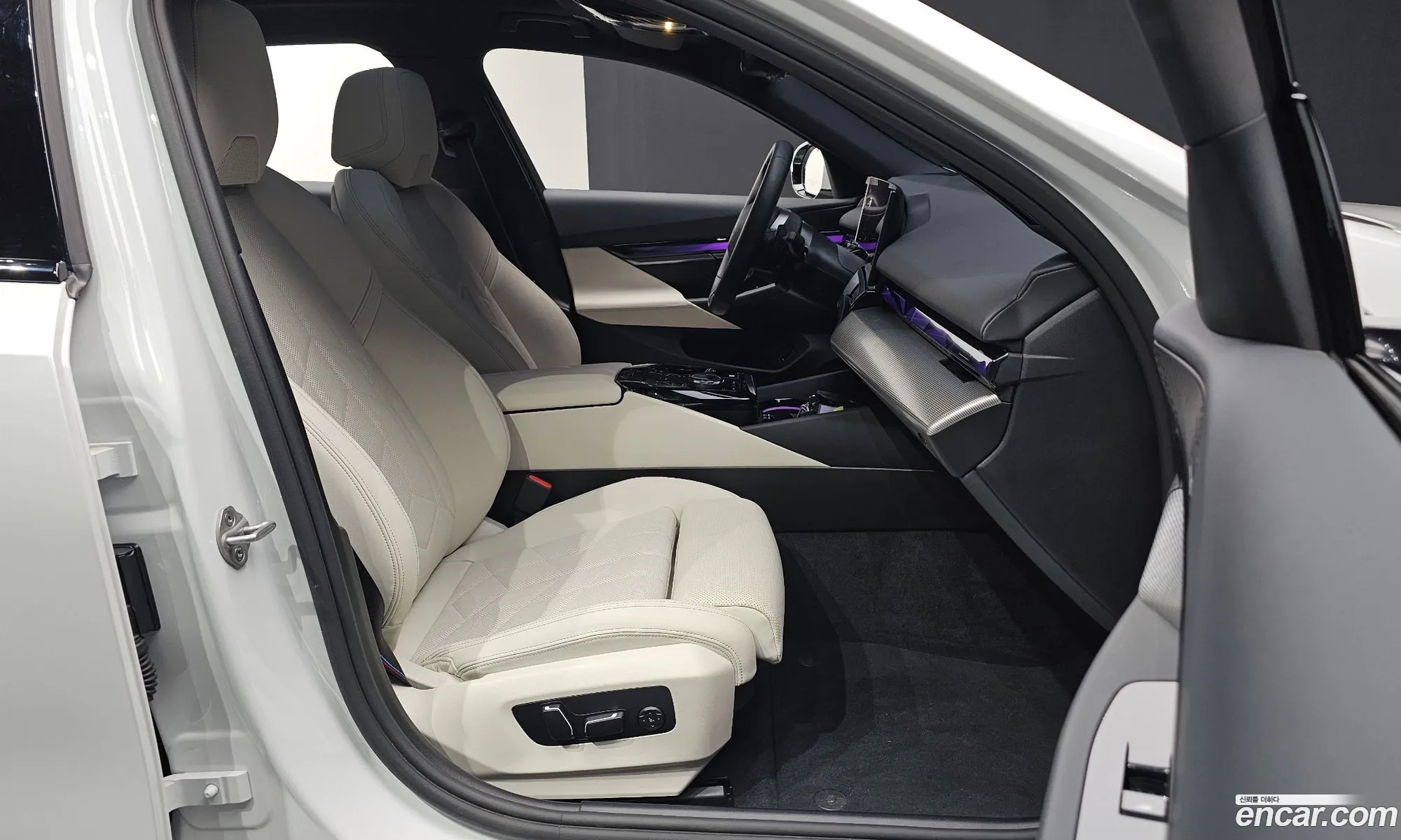 BMW 5 Series 2025 — 34
