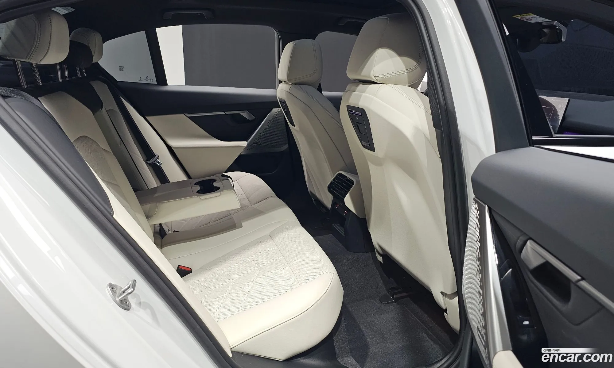 BMW 5 Series 2025 — 17