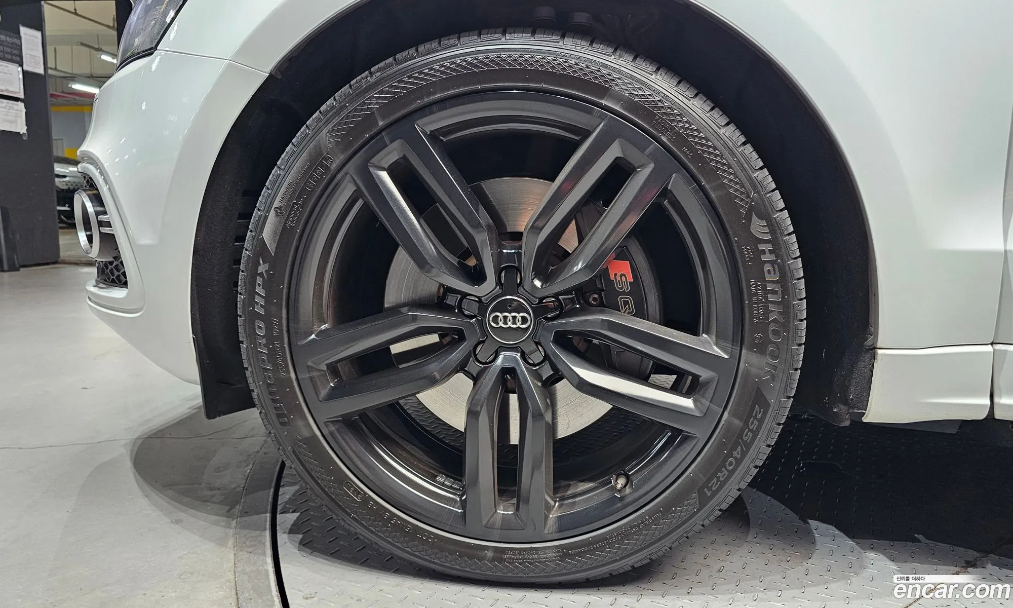 Audi SQ5 2015 WAUZZZ8R1FA072264 — 2