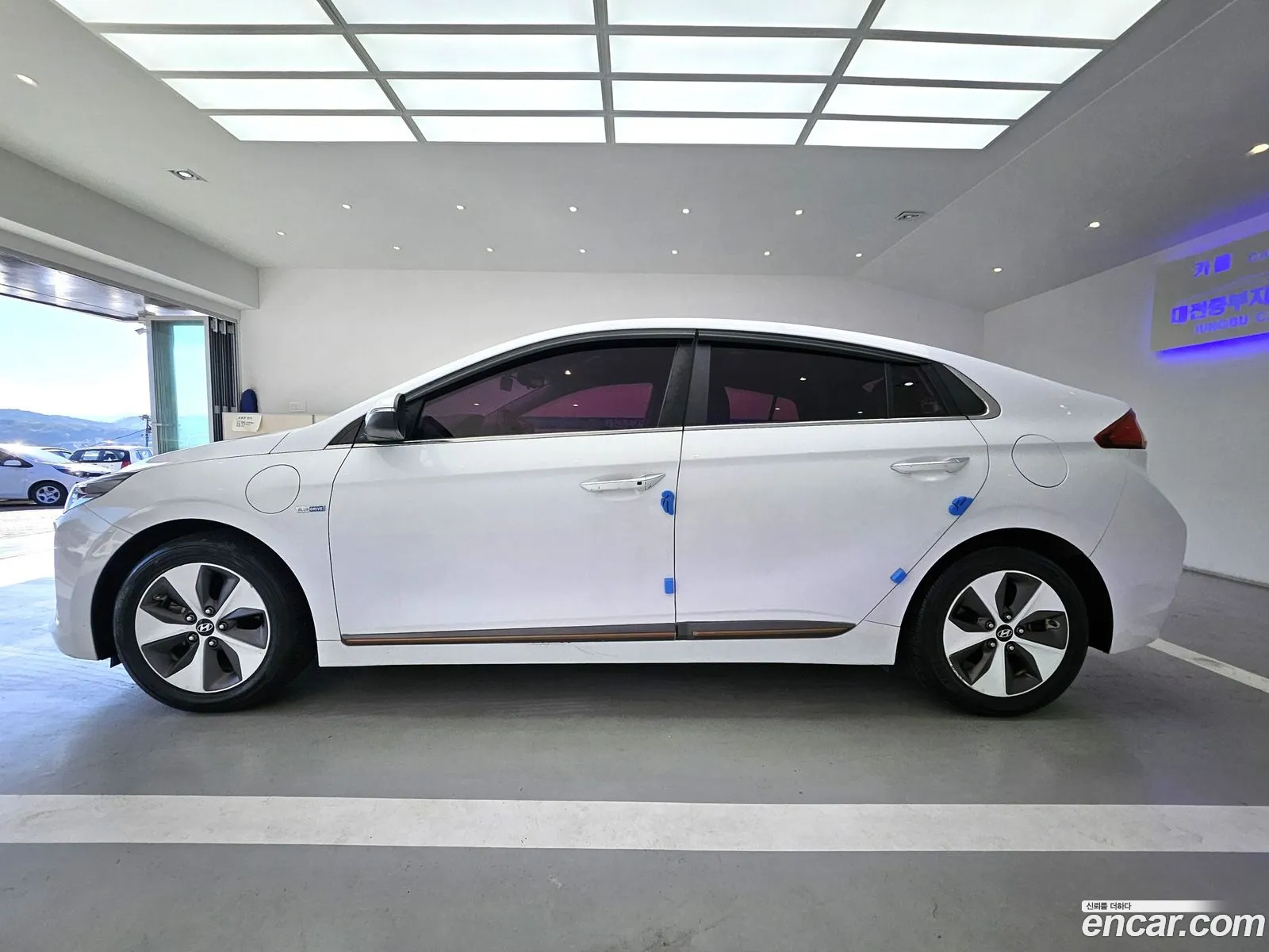 Hyundai Ioniq Electric 2016 — 3