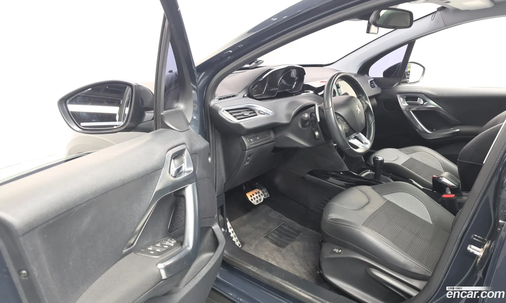 Peugeot 2008 2017 VF3CUBHYMJY000899 — 29