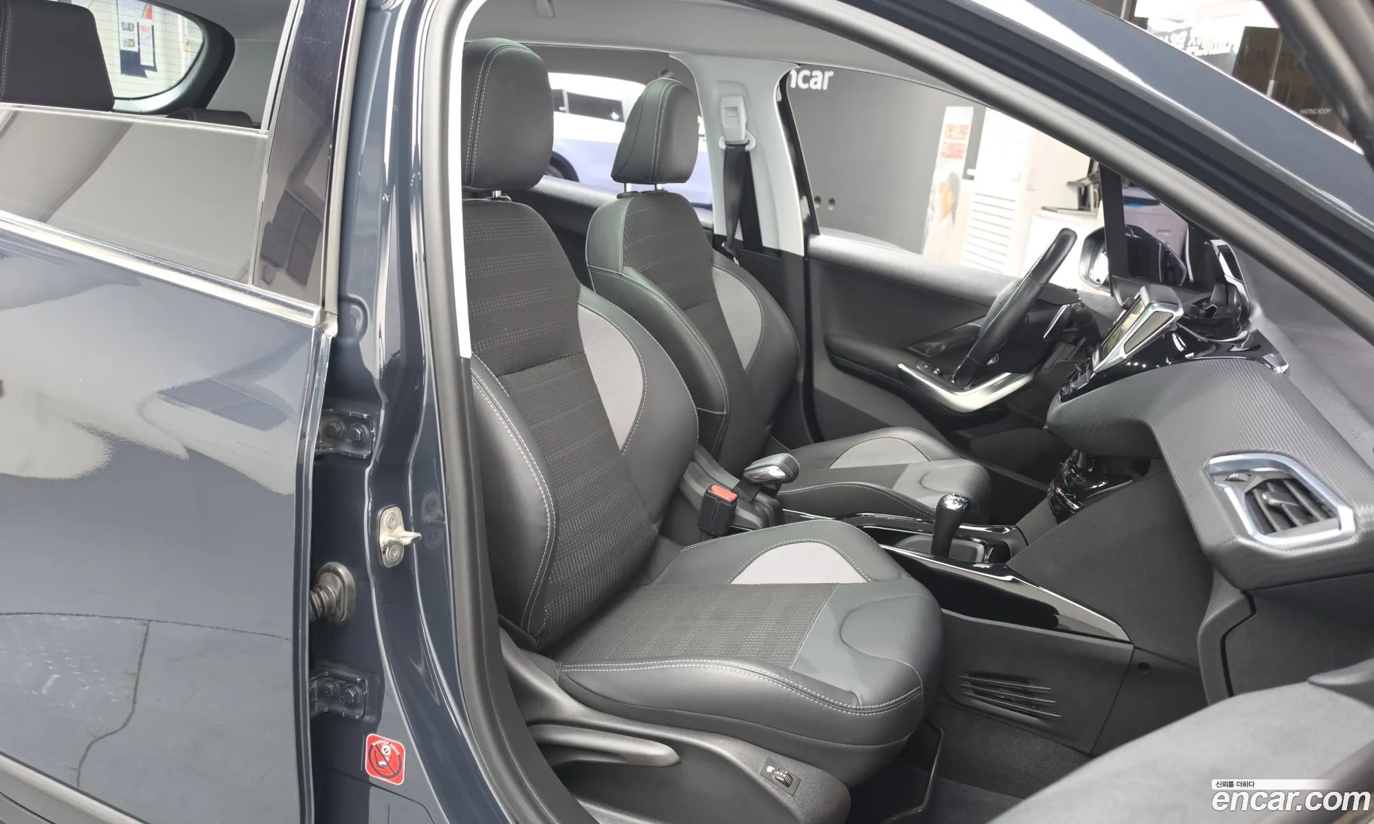 Peugeot 2008 2017 VF3CUBHYMJY000899 — 11