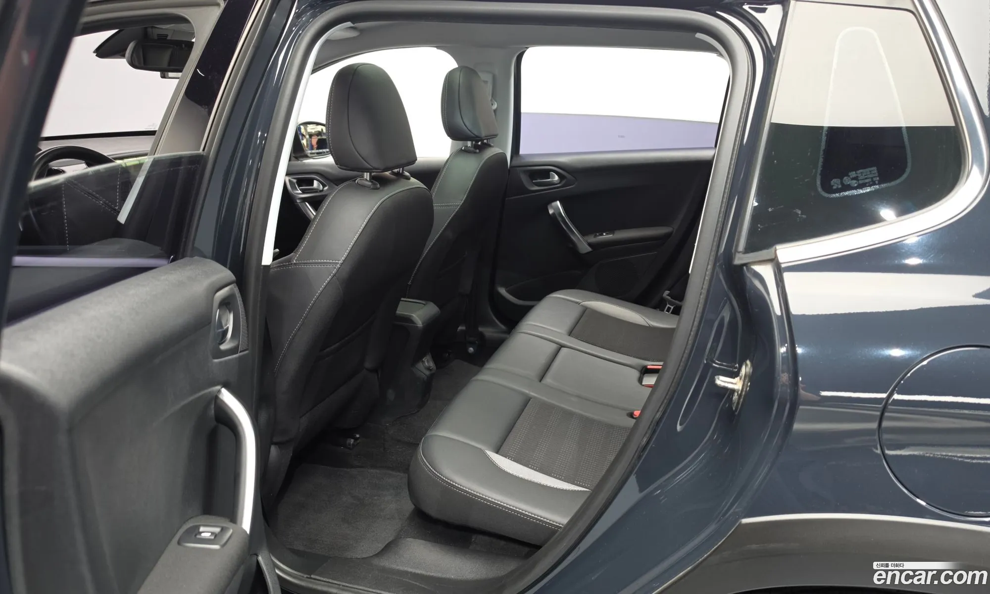 Peugeot 2008 2017 VF3CUBHYMJY000899 — 28