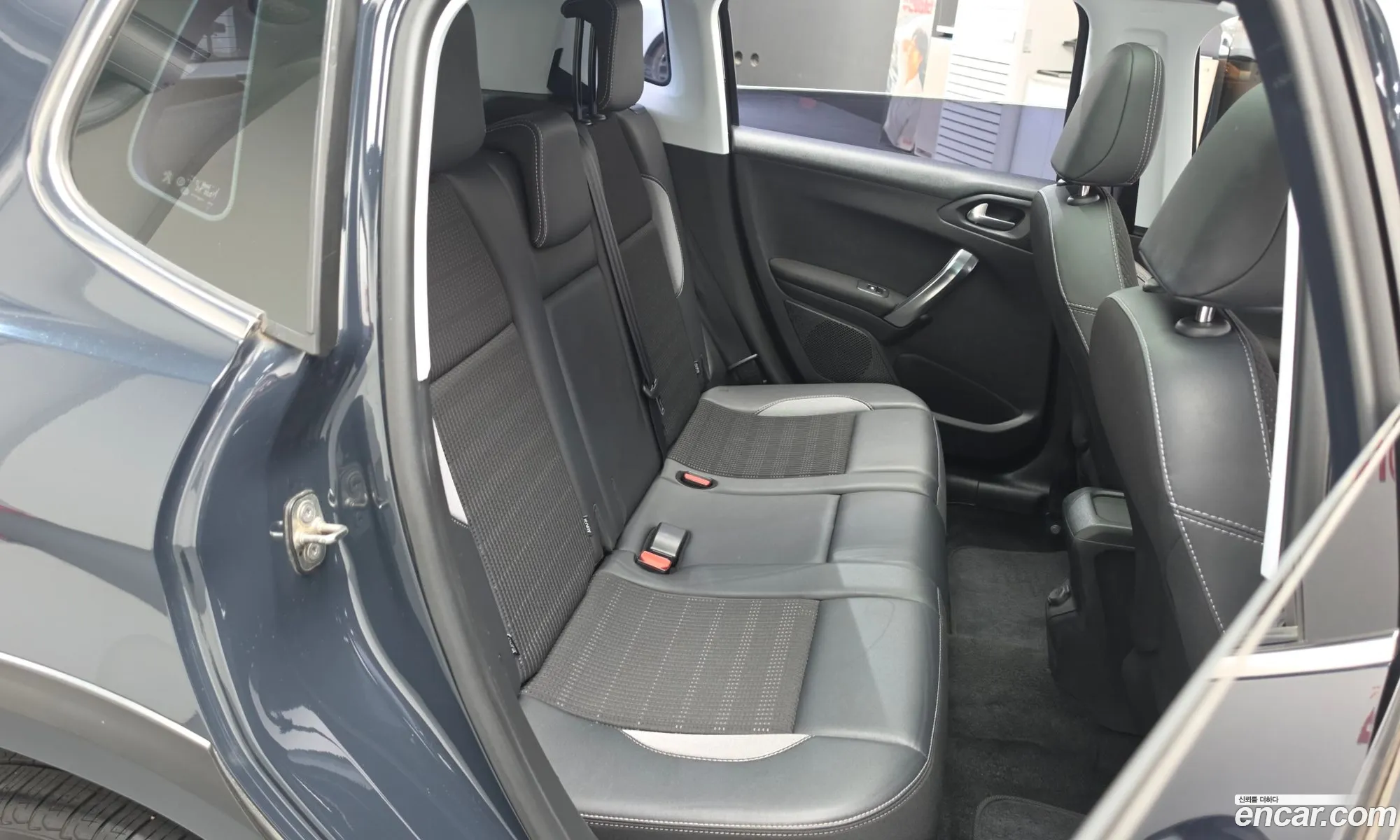 Peugeot 2008 2017 VF3CUBHYMJY000899 — 31