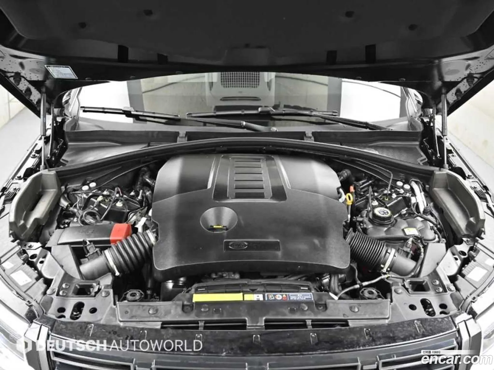 Land Rover Range Rover Velar 2025 — 12