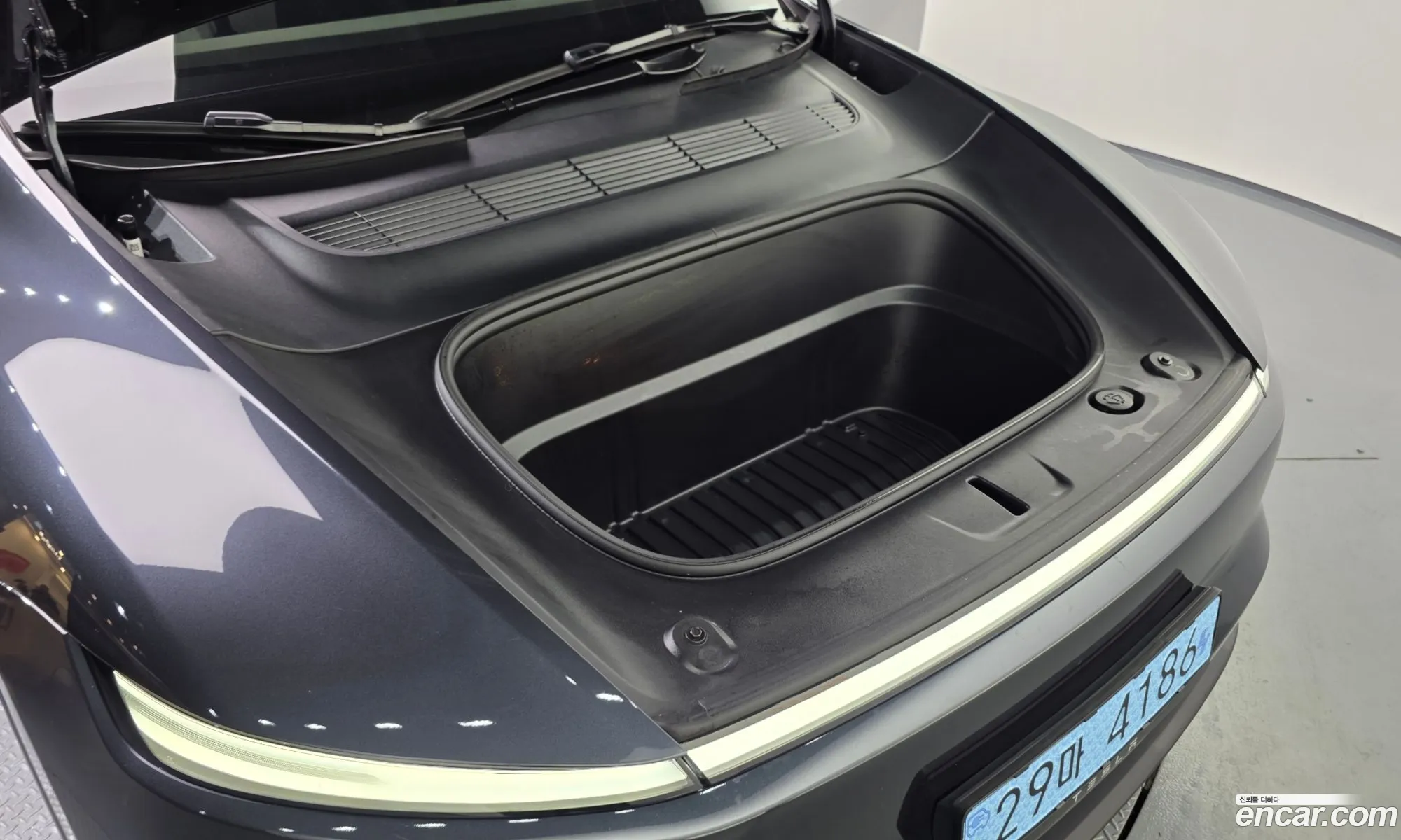 Tesla Model Y 2025 — 27