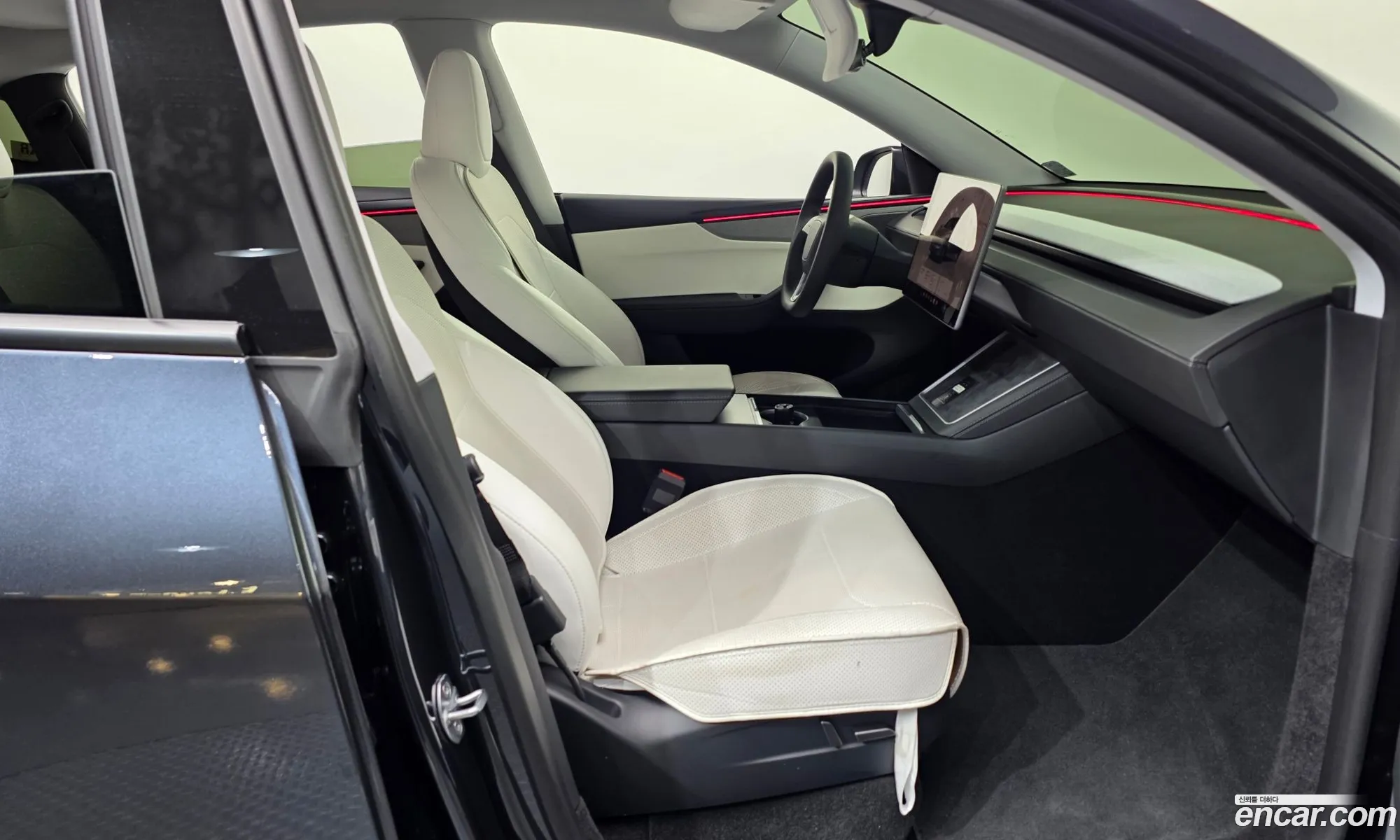 Tesla Model Y 2025 — 29