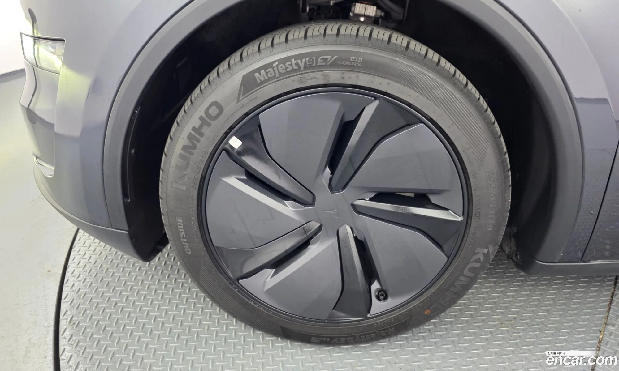 Tesla Model Y 2025 — 31