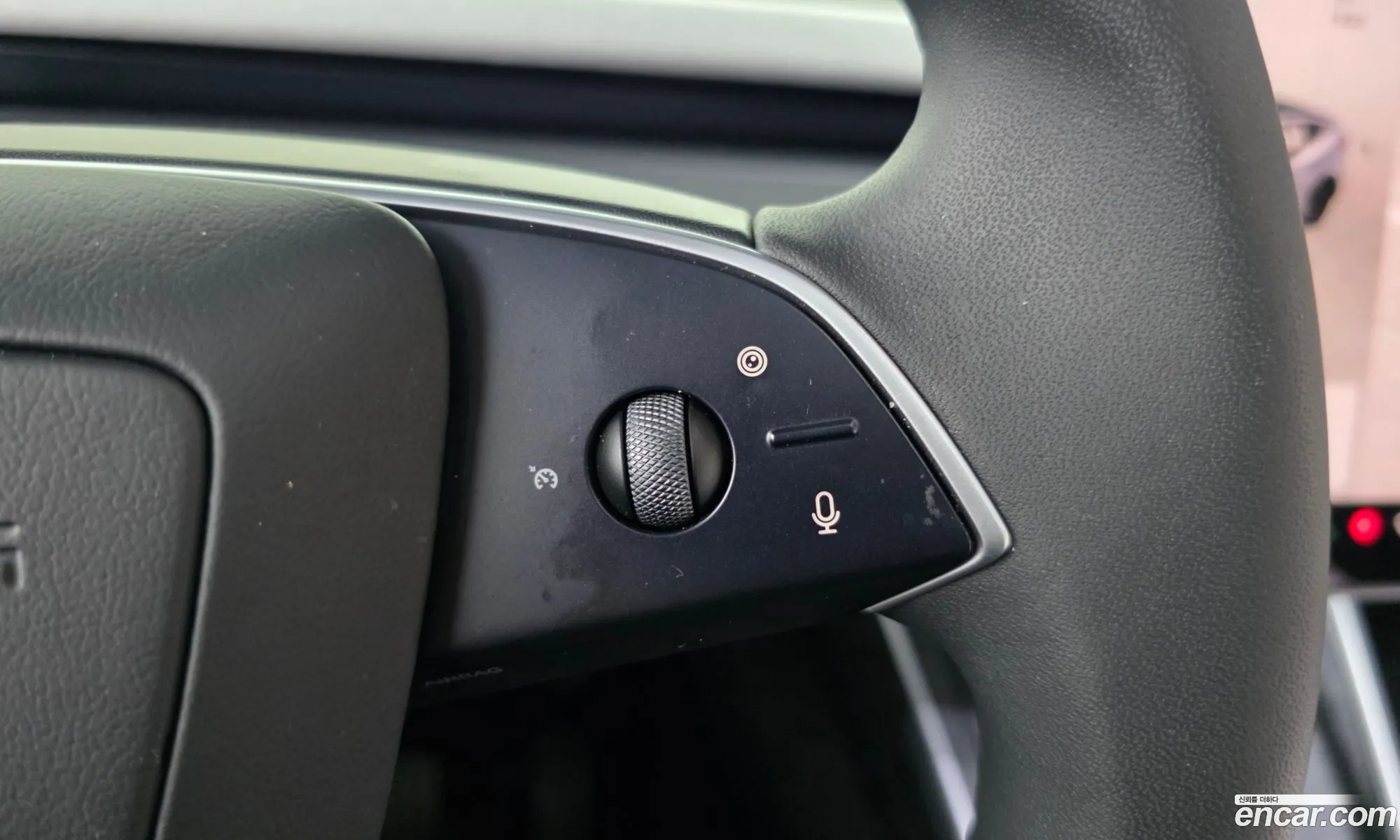 Tesla Model Y 2025 — 16