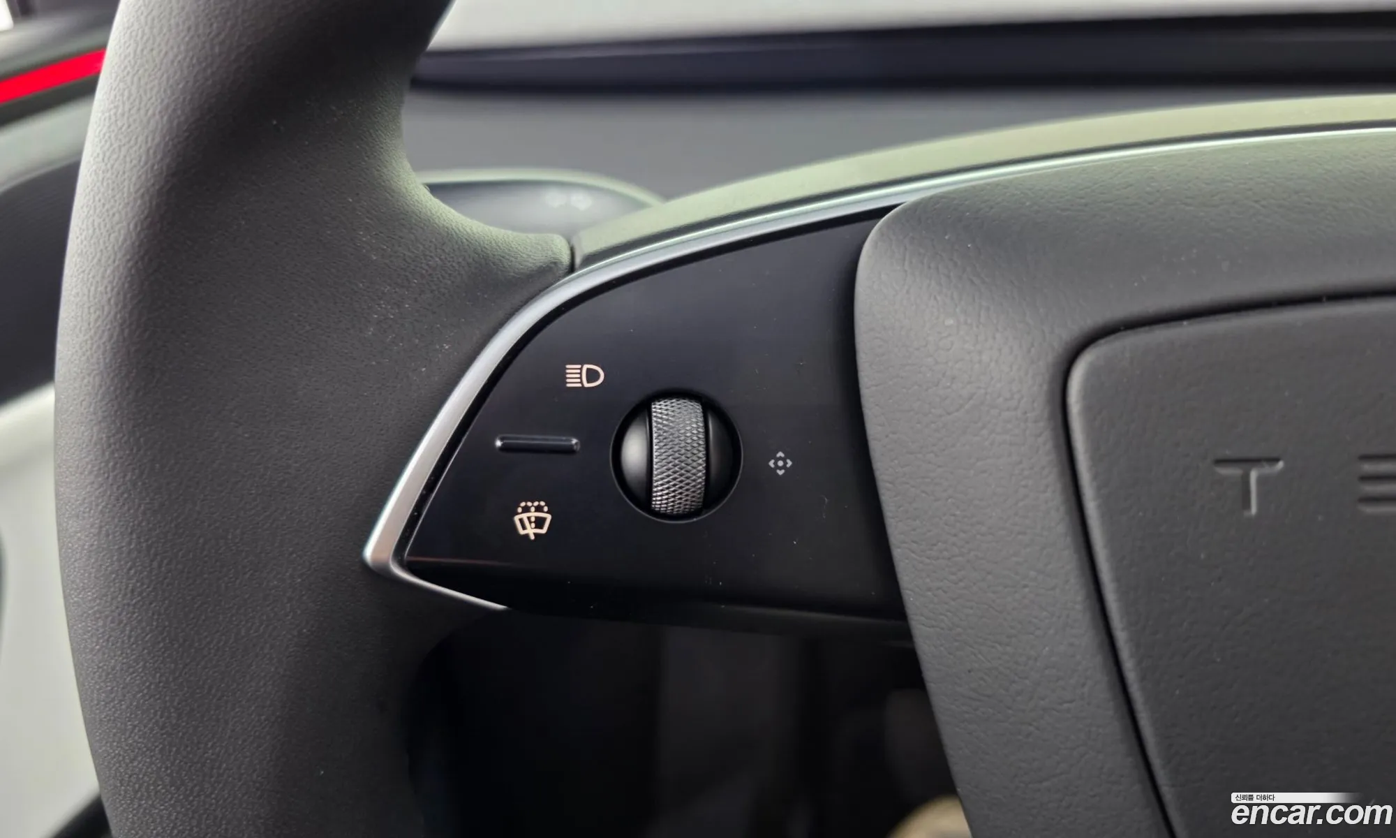 Tesla Model Y 2025 — 33