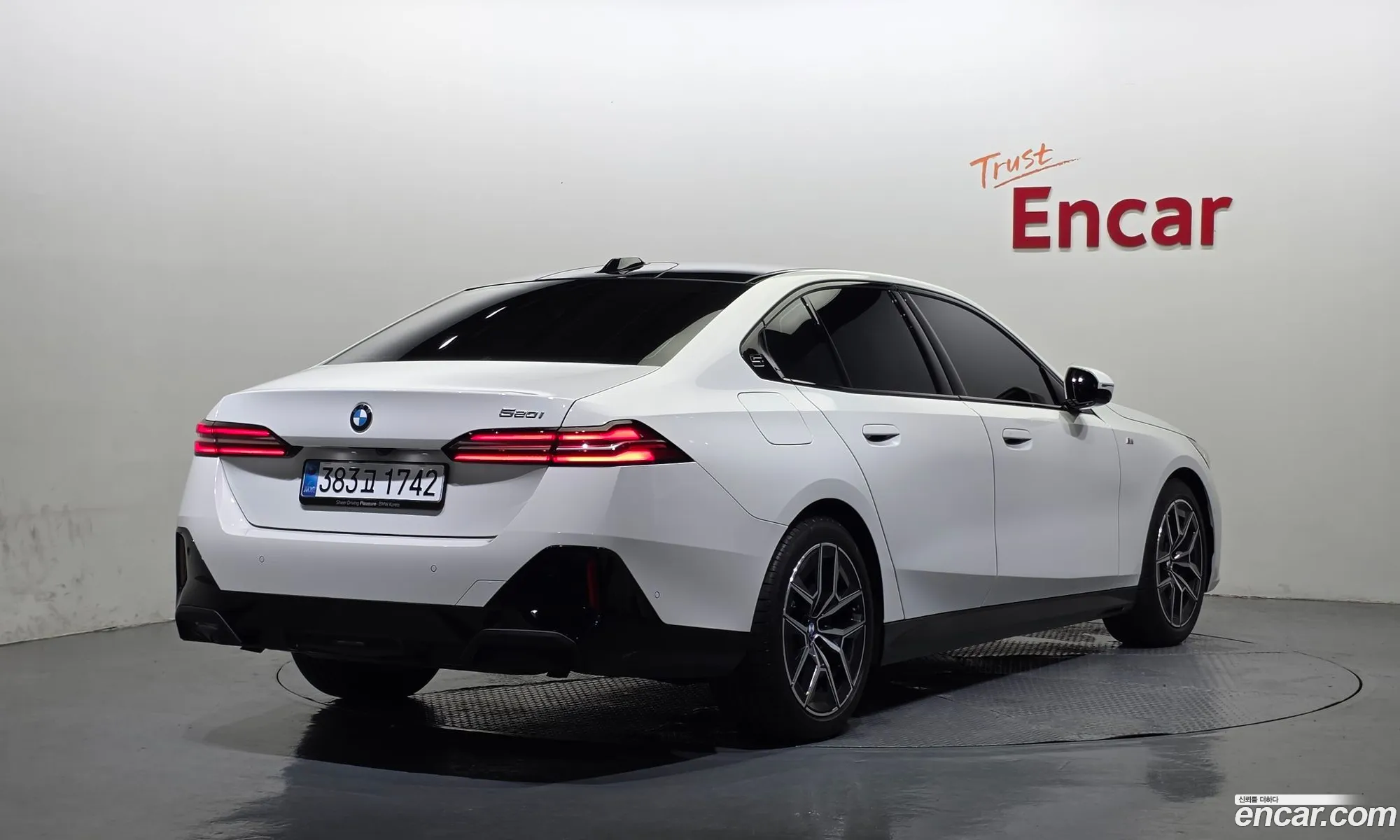 BMW 5 Series 2025 WBA21FJ05SCV43320 — 30