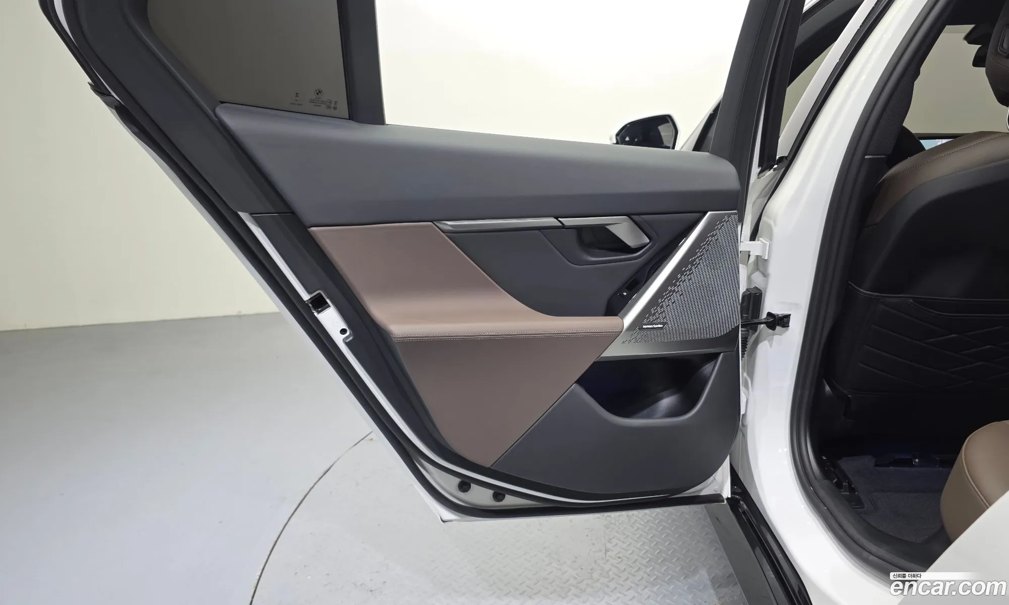 BMW 5 Series 2025 WBA21FJ05SCV43320 — 8