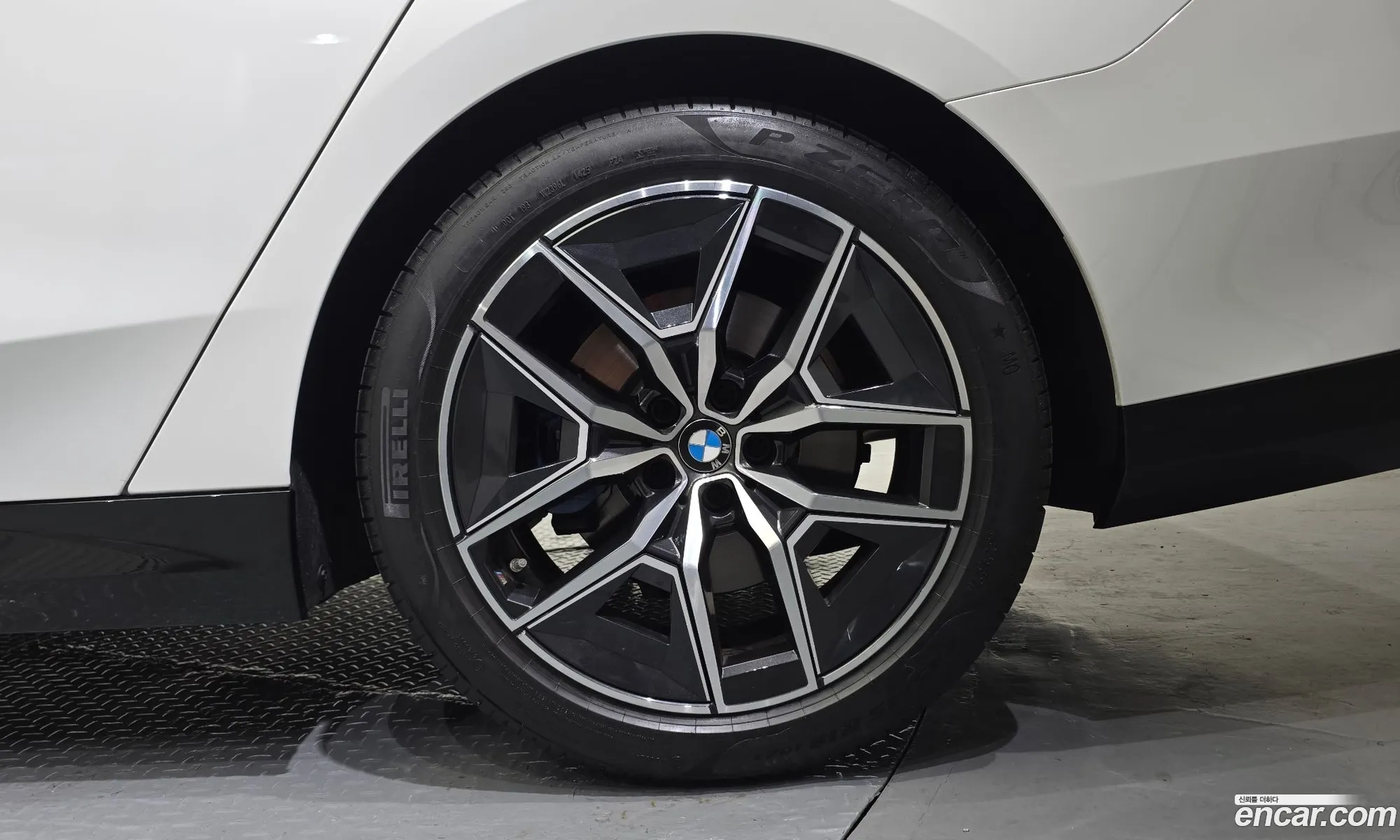 BMW 5 Series 2025 WBA21FJ05SCV43320 — 2