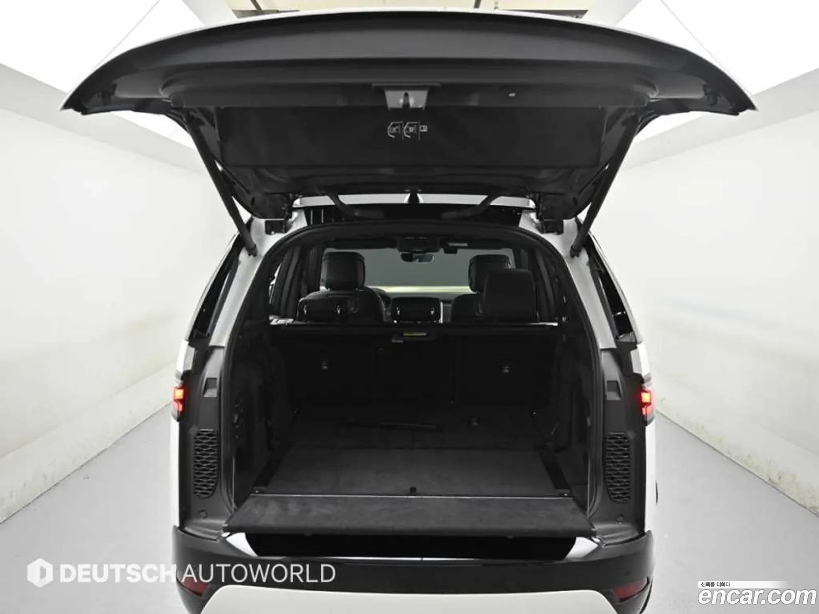Land Rover Discovery 5 2024 — 2