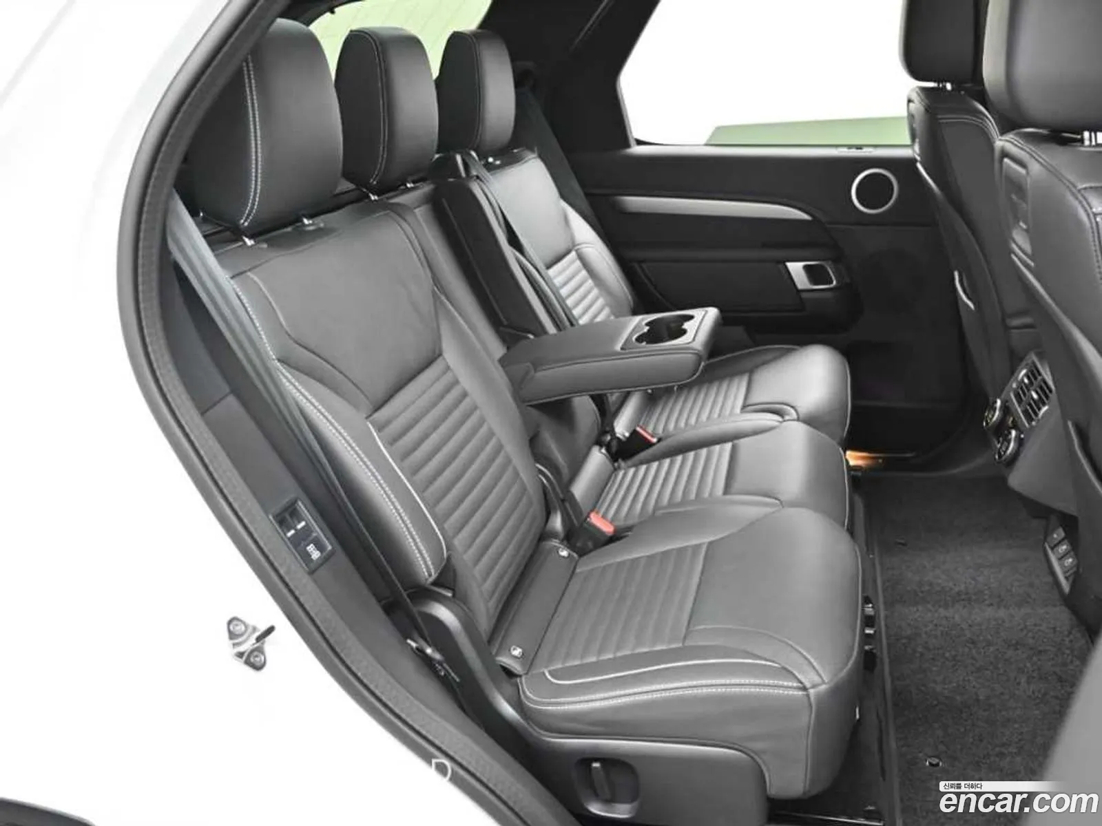 Land Rover Discovery 5 2024 — 5