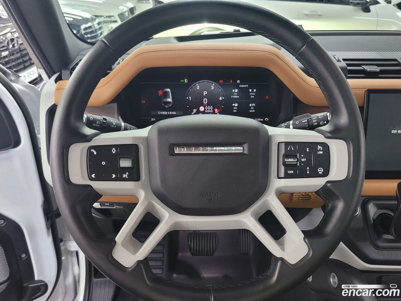 Land Rover Defender 2023 — 10