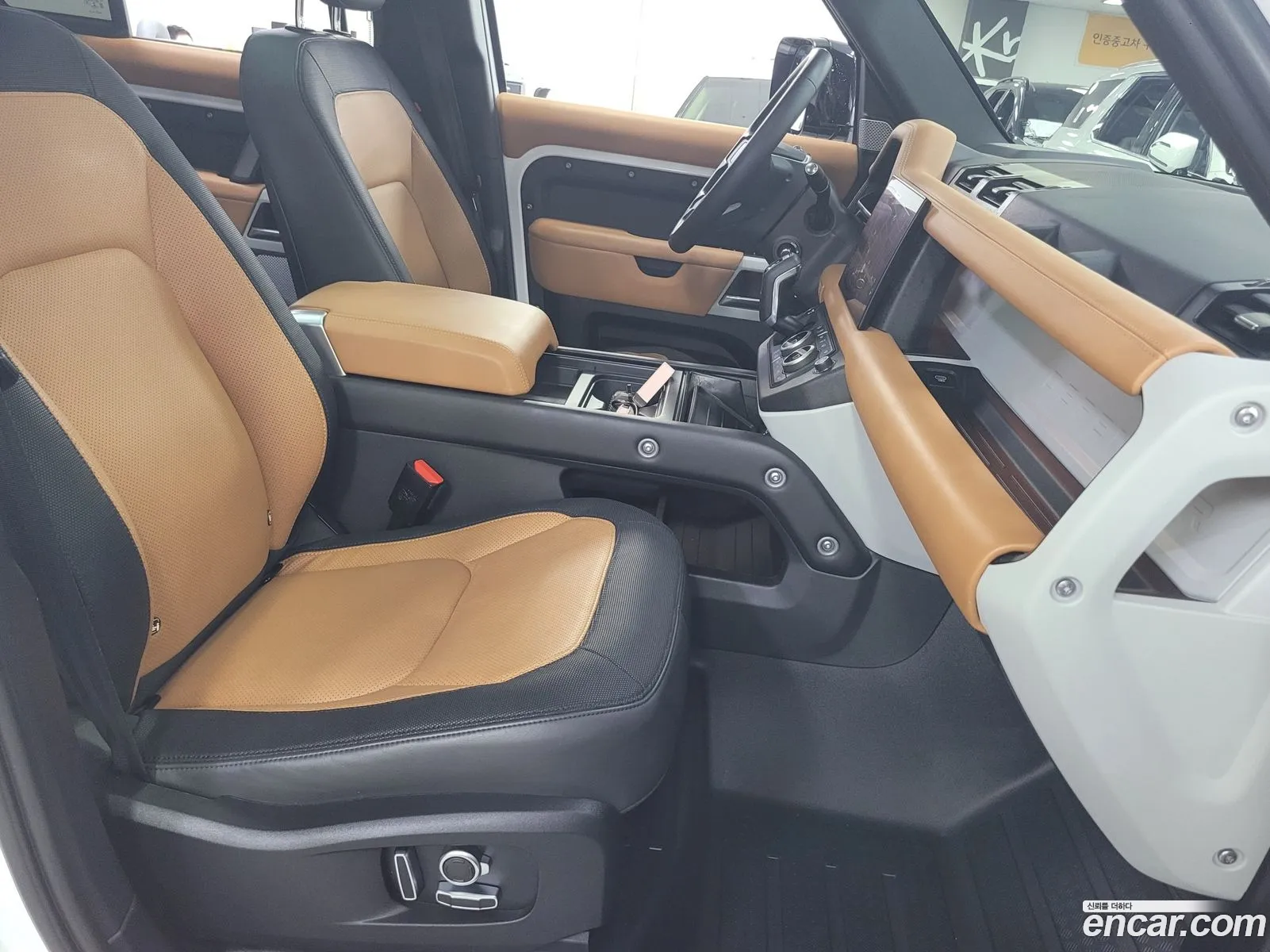 Land Rover Defender 2023 — 11
