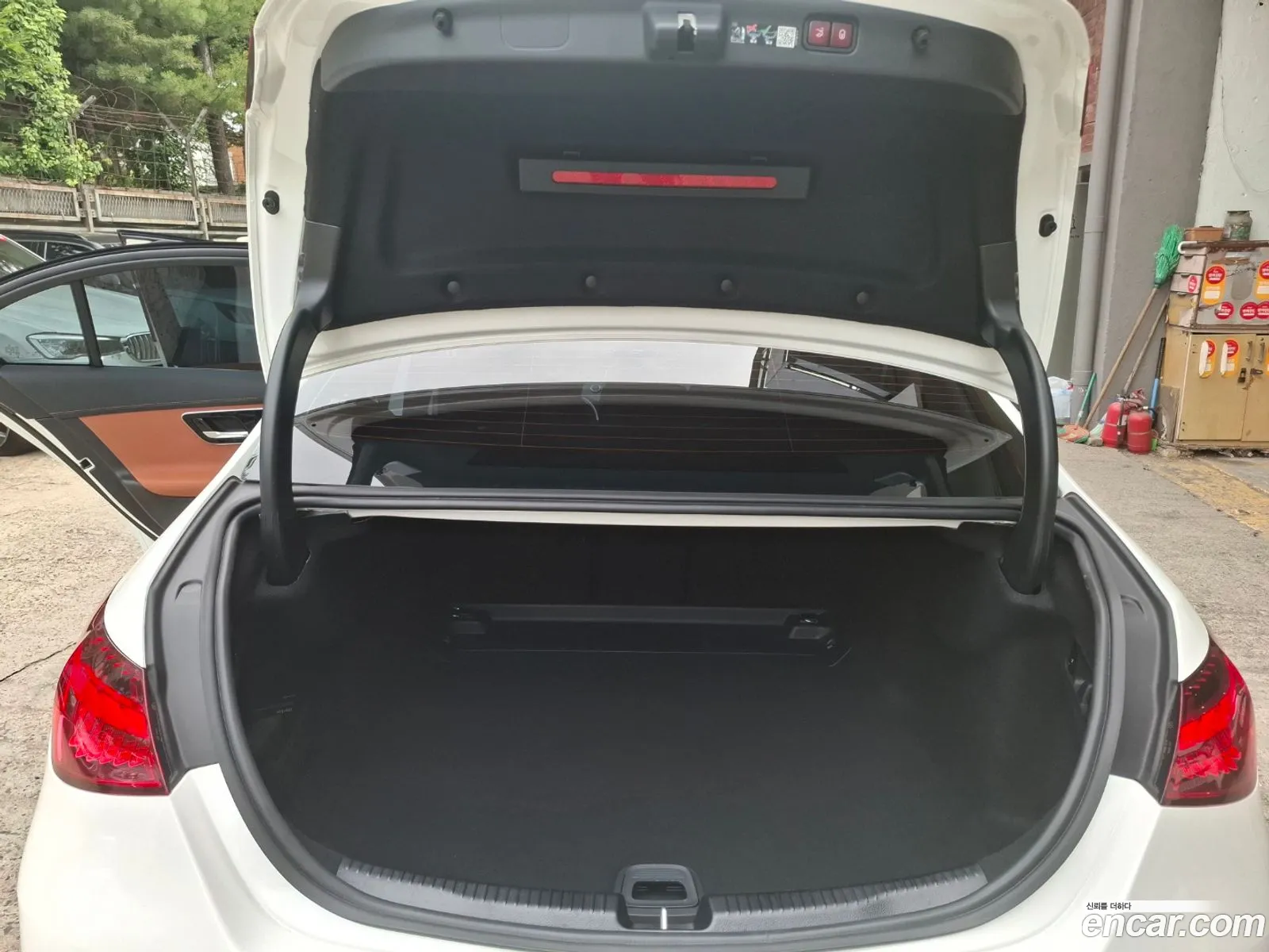 Mercedes-Benz C-Class W206 2025 — 17