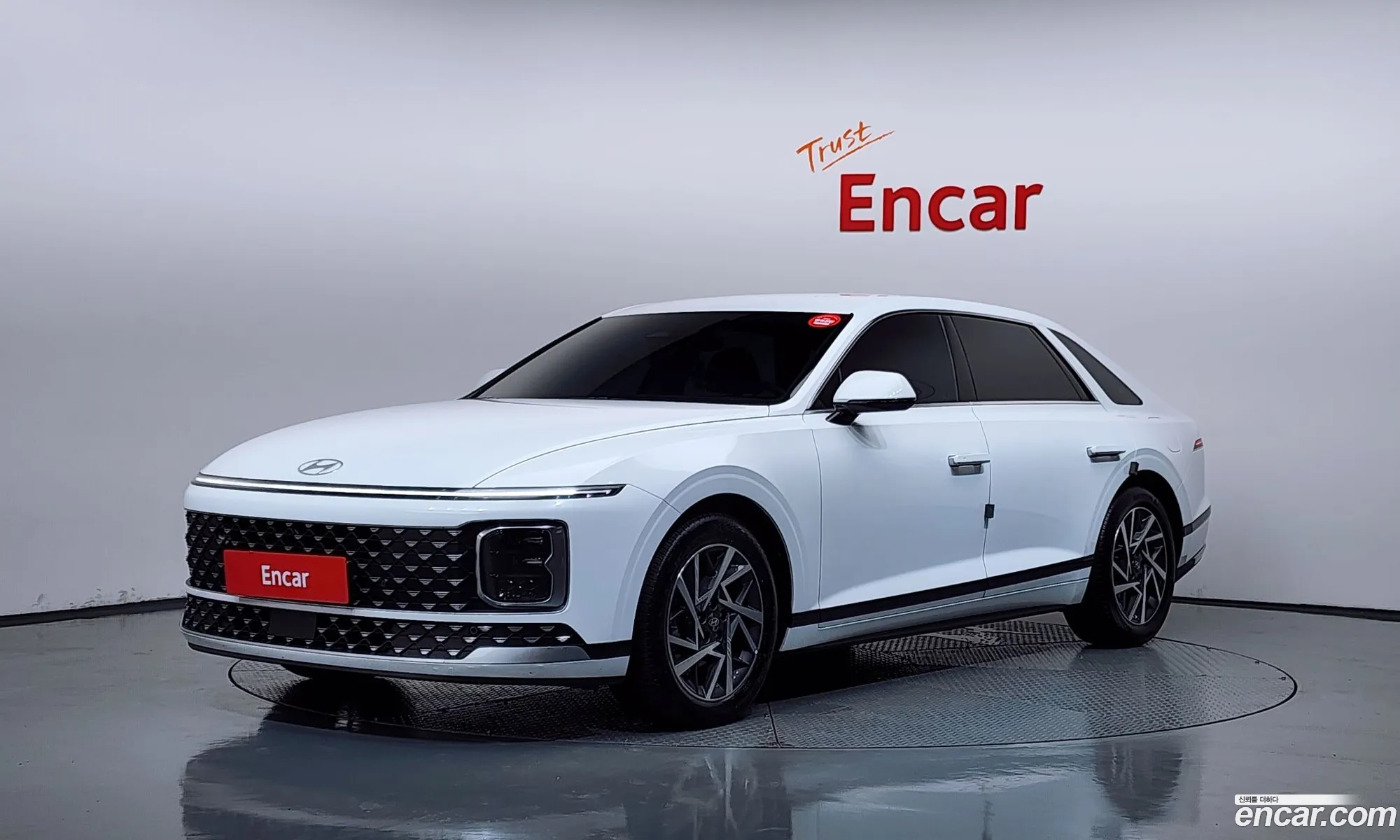 Hyundai Grandeur Hybrid 2025 — 4