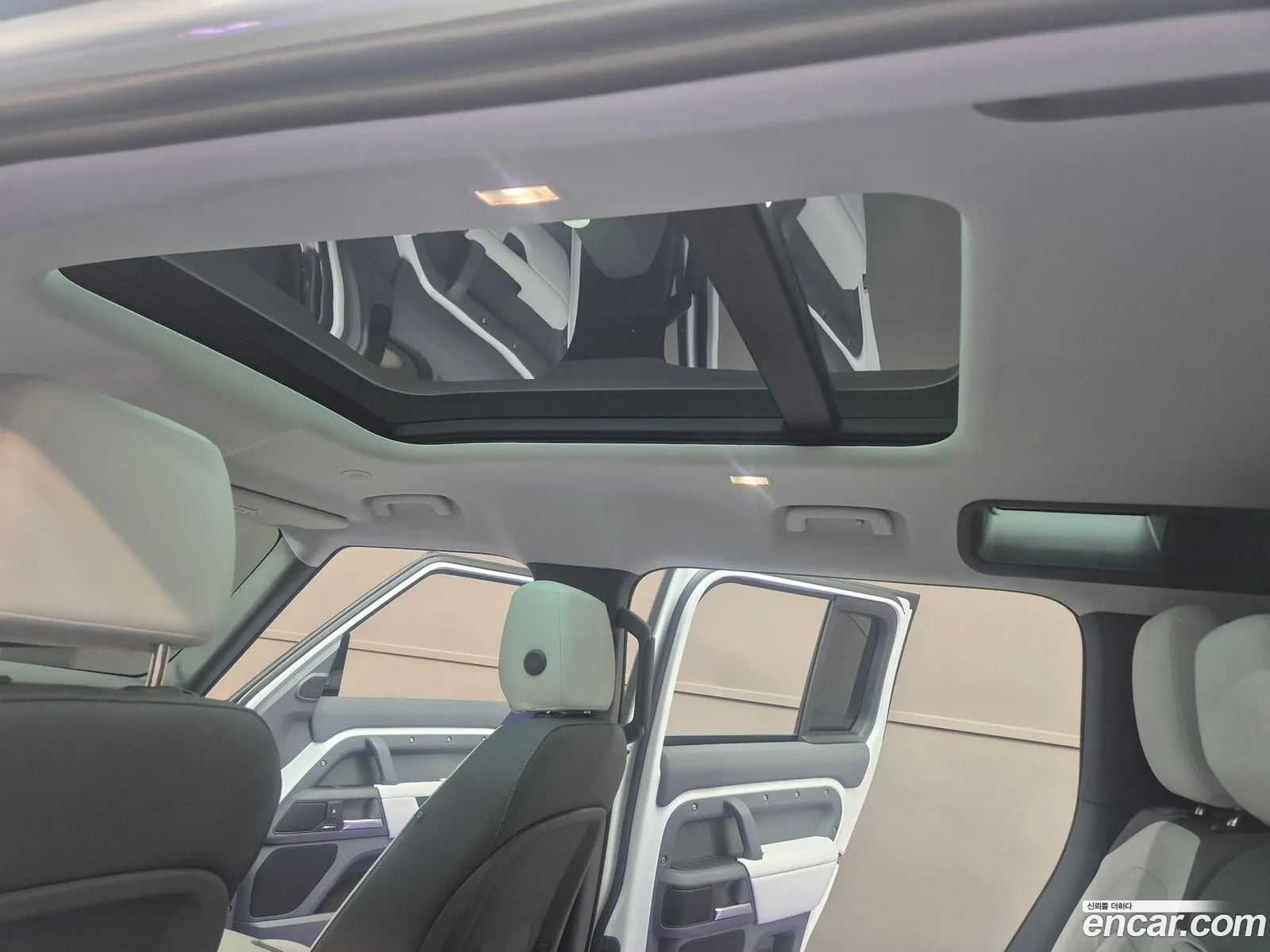 Land Rover Defender 2025 — 19