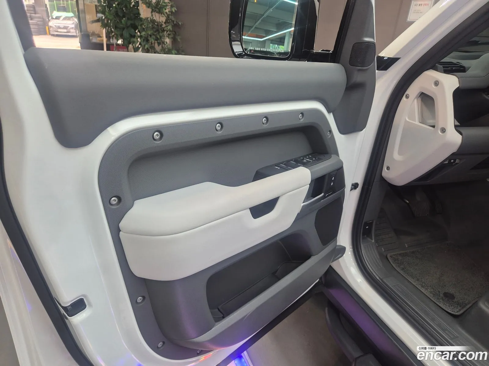 Land Rover Defender 2025 — 4