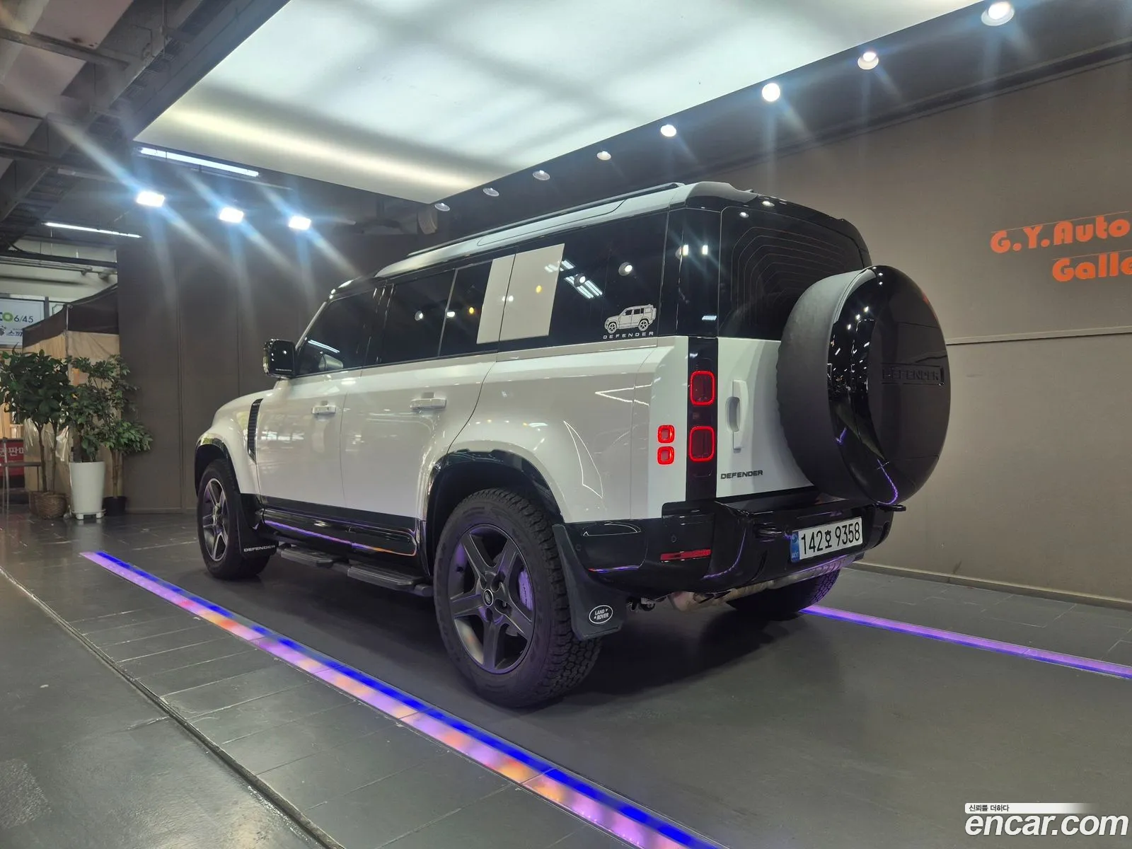 Land Rover Defender 2025 — 17