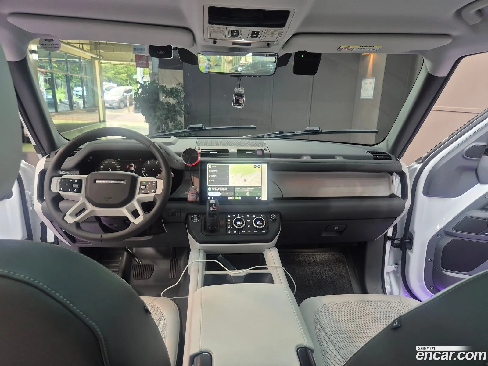 Land Rover Defender 2025 — 11