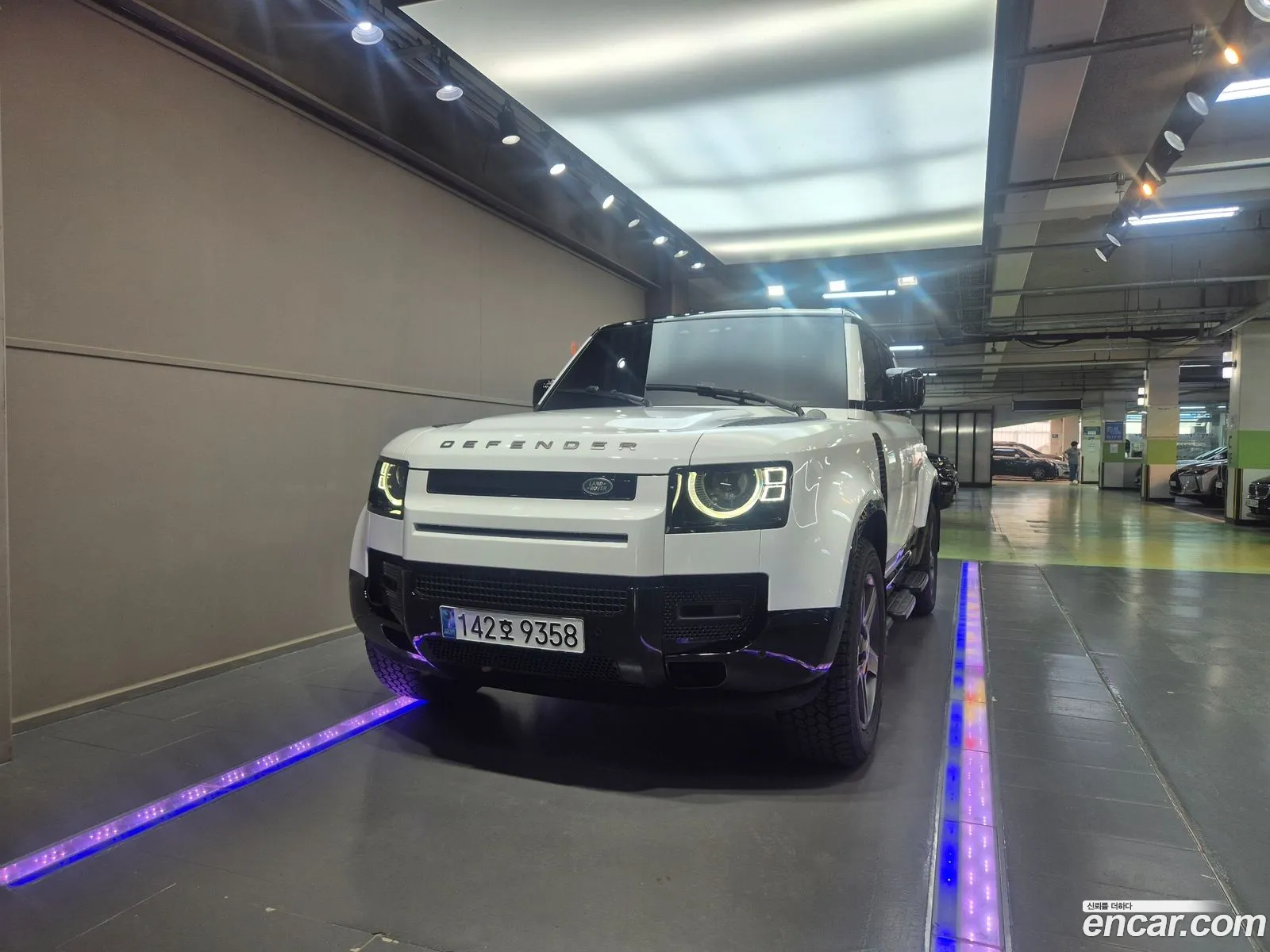 Land Rover Defender 2025 — 10