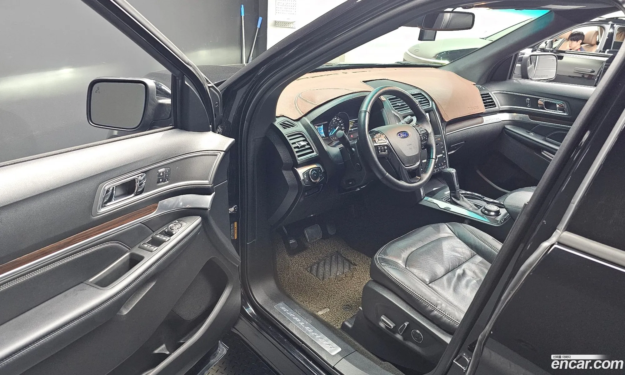 Ford Explorer 2017 1FM5K8FH2HGB24992 — 4