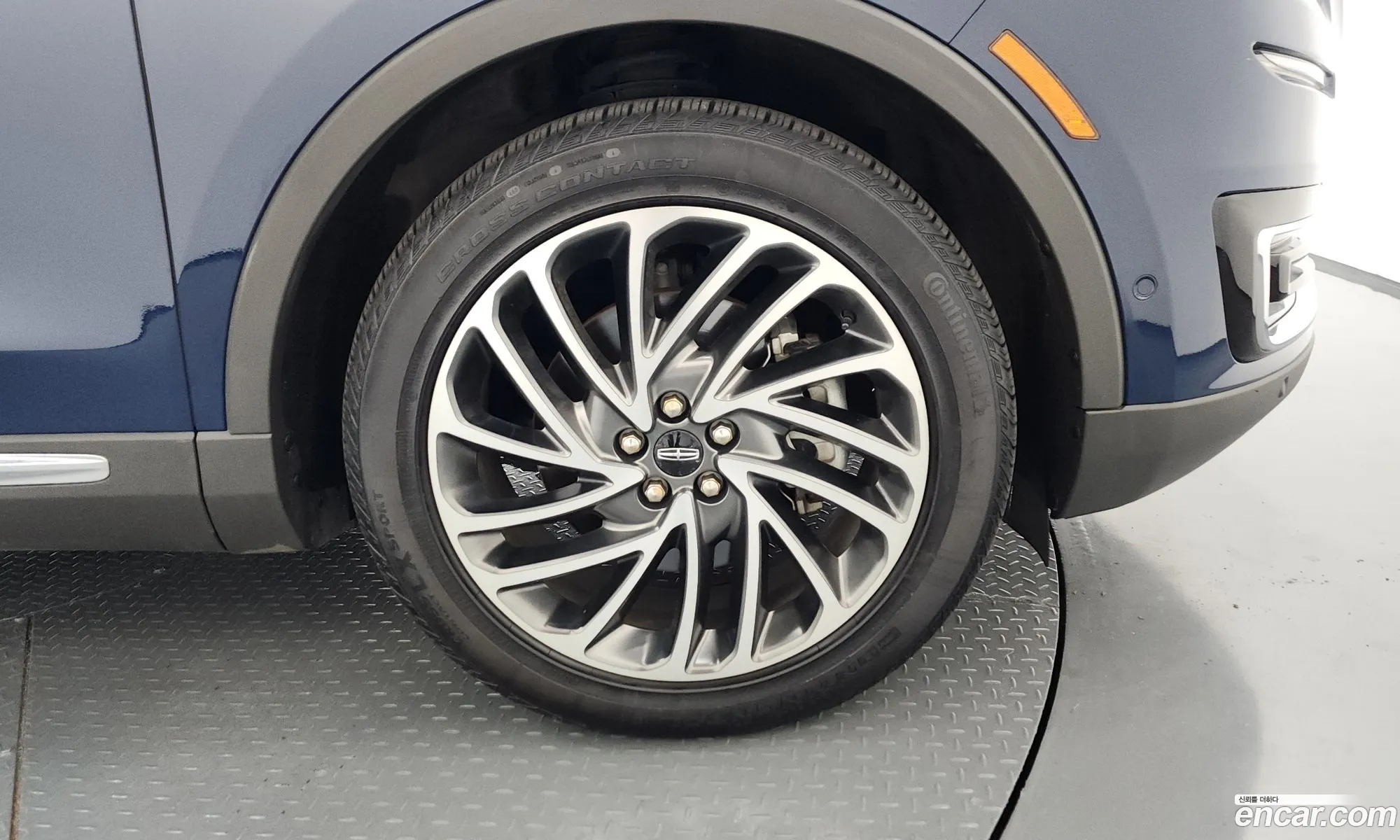 Lincoln Nautilus 2019 2LMPJ8LP8KBL64879 — 9