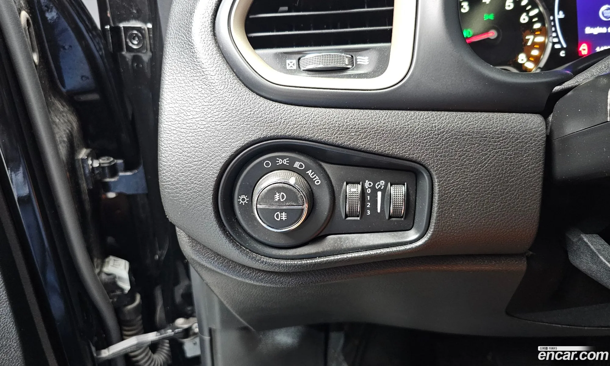 Jeep Renegade 2017 1C4BU000 — 13