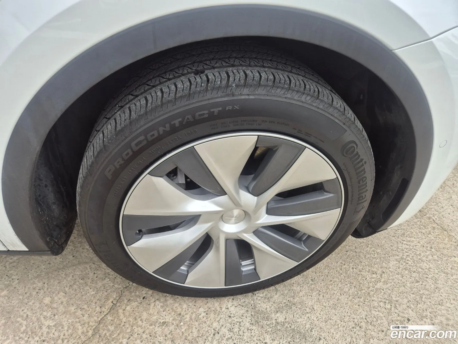 Tesla Model Y 2022 — 8
