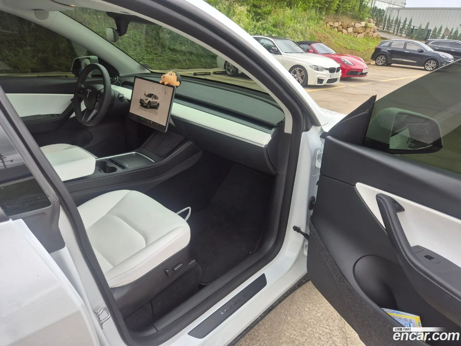 Tesla Model Y 2022 — 16