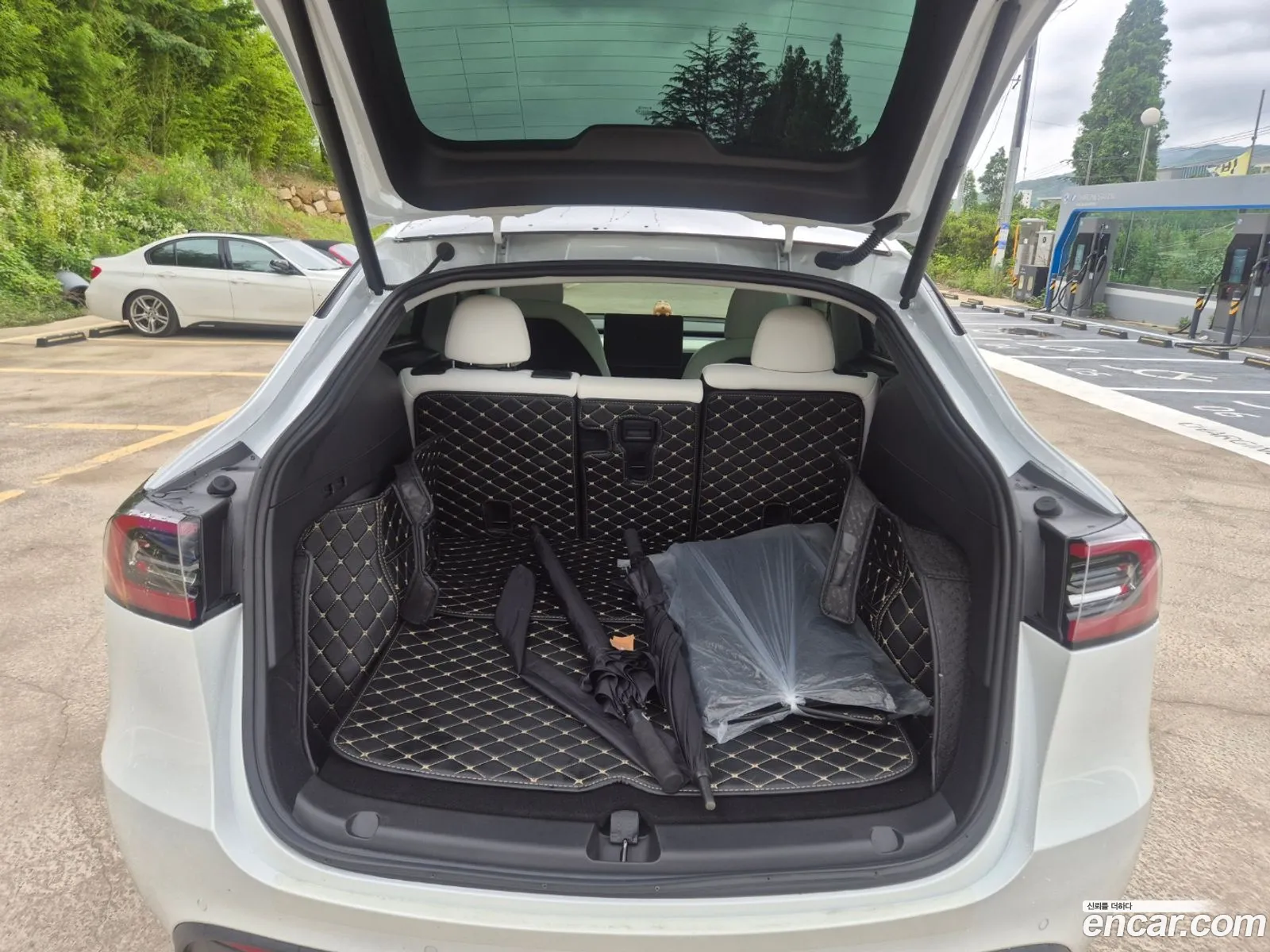 Tesla Model Y 2022 — 19
