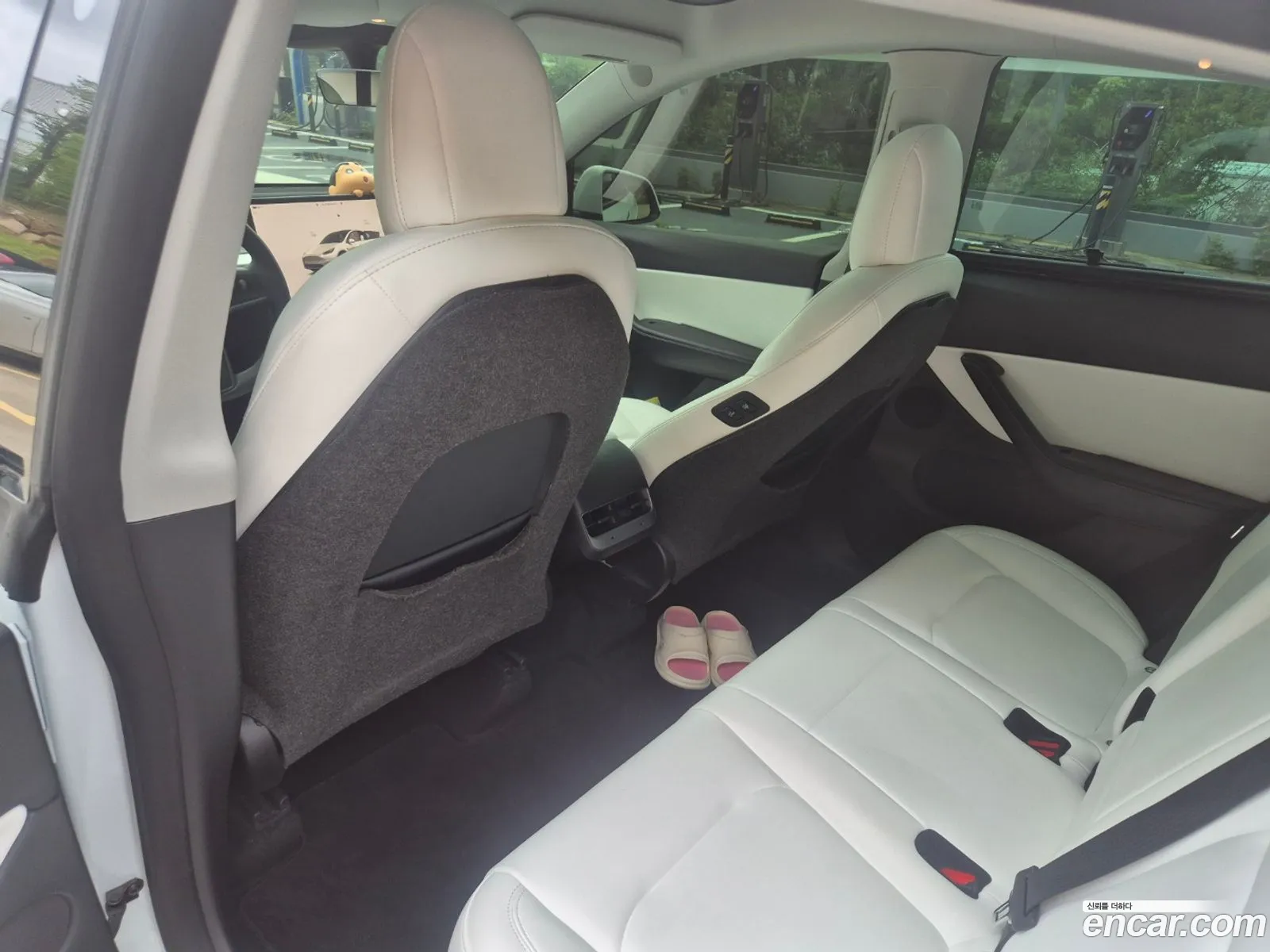 Tesla Model Y 2022 — 14
