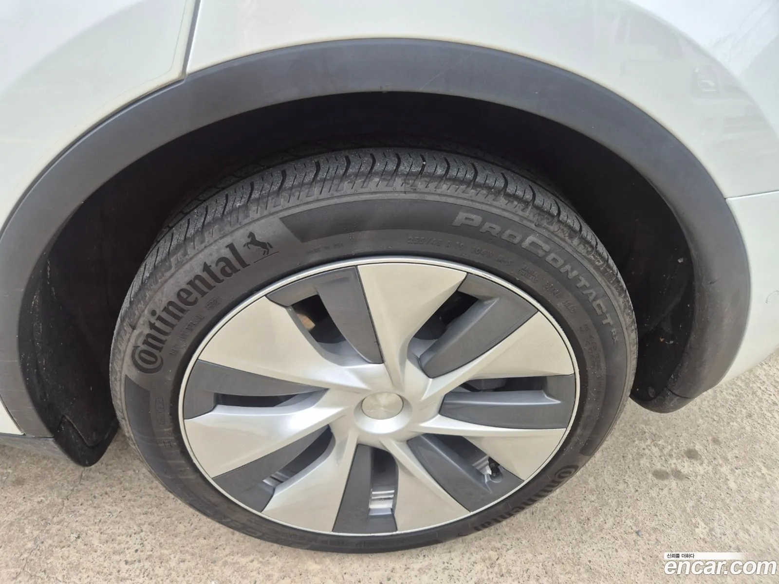 Tesla Model Y 2022 — 15