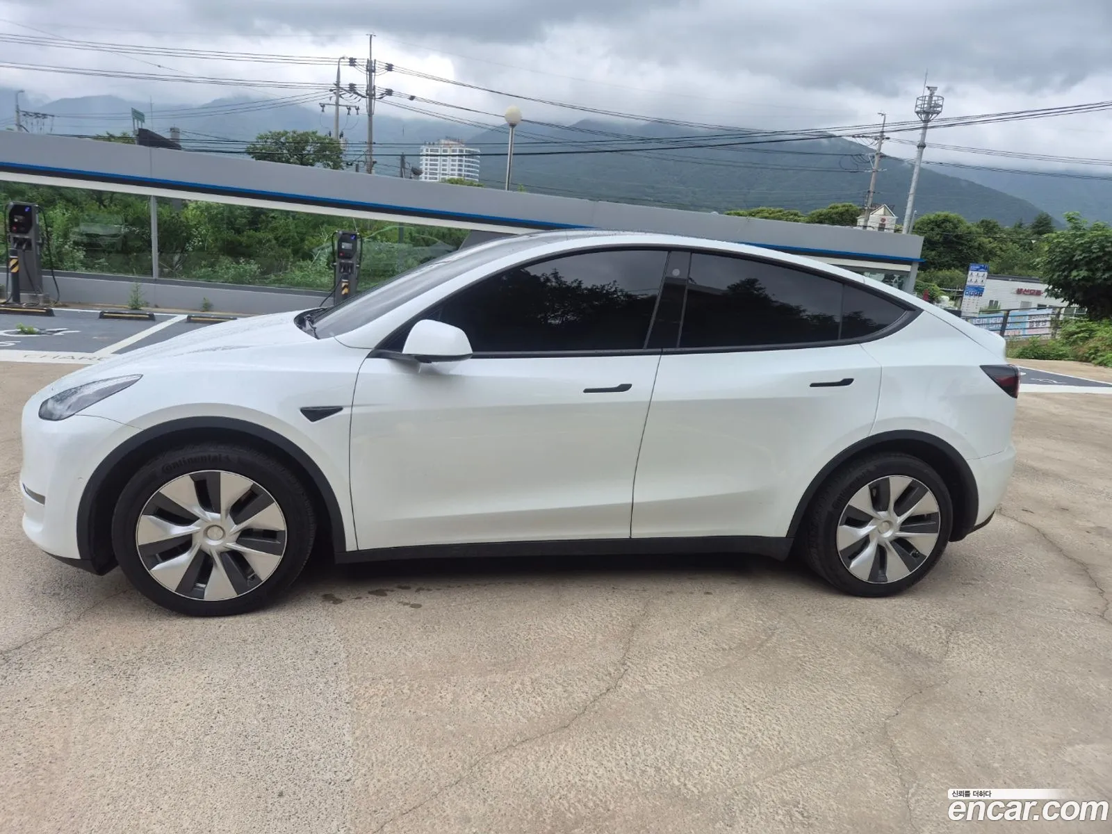 Tesla Model Y 2022 — 13